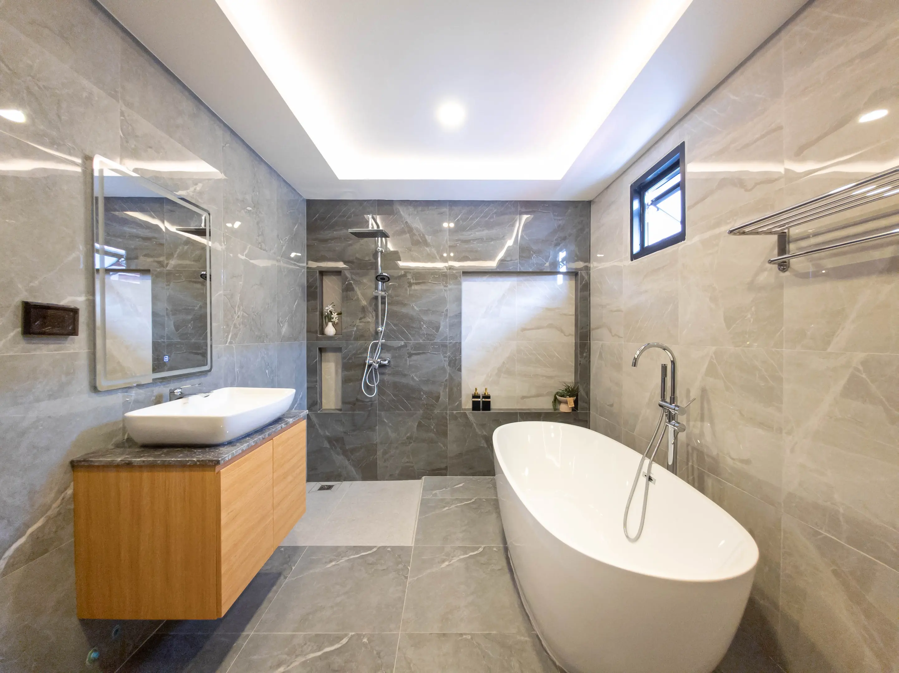 Luxury 5-Bedroom Pool Villa for Sale – Prime Location Thepprasit Road, Fully Renovated, Company Ownership