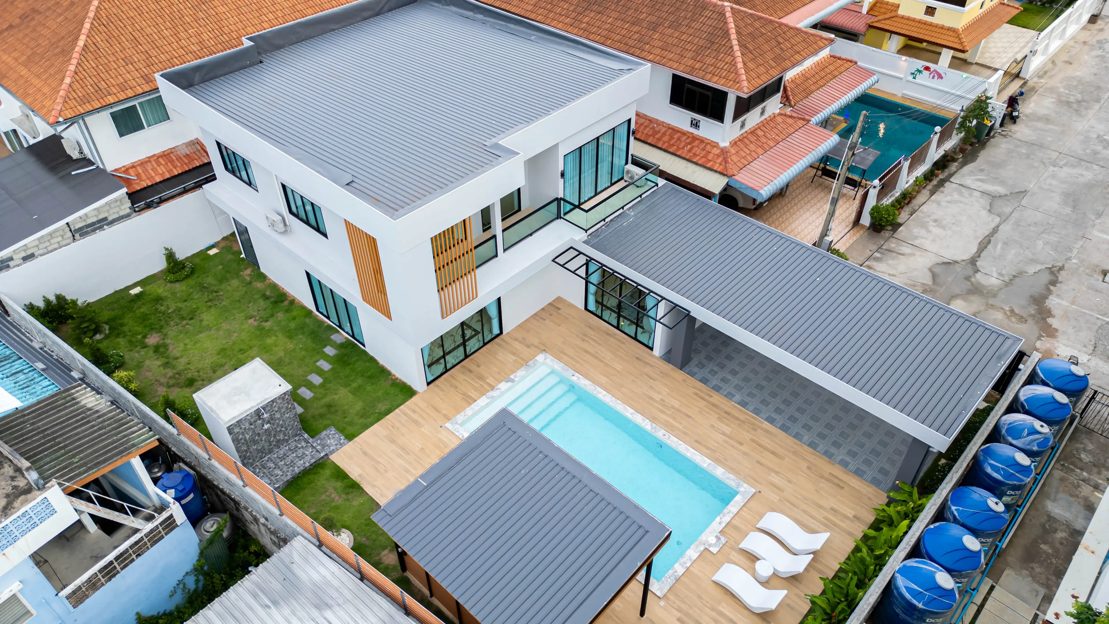 Luxury 5-Bedroom Pool Villa for Sale – Prime Location Thepprasit Road, Fully Renovated, Company Ownership