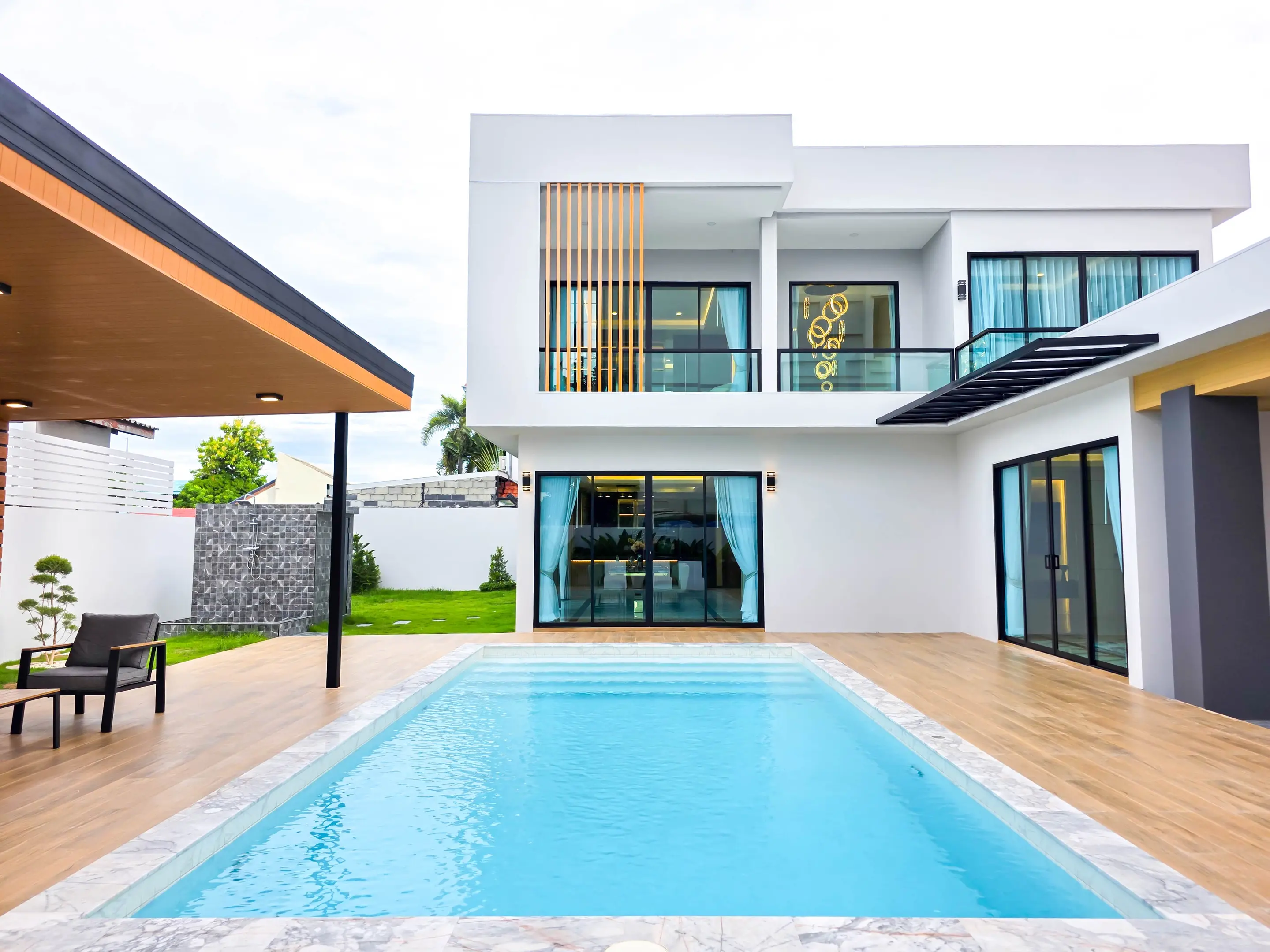 Luxury 5-Bedroom Pool Villa for Sale – Prime Location Thepprasit Road, Fully Renovated, Company Ownership