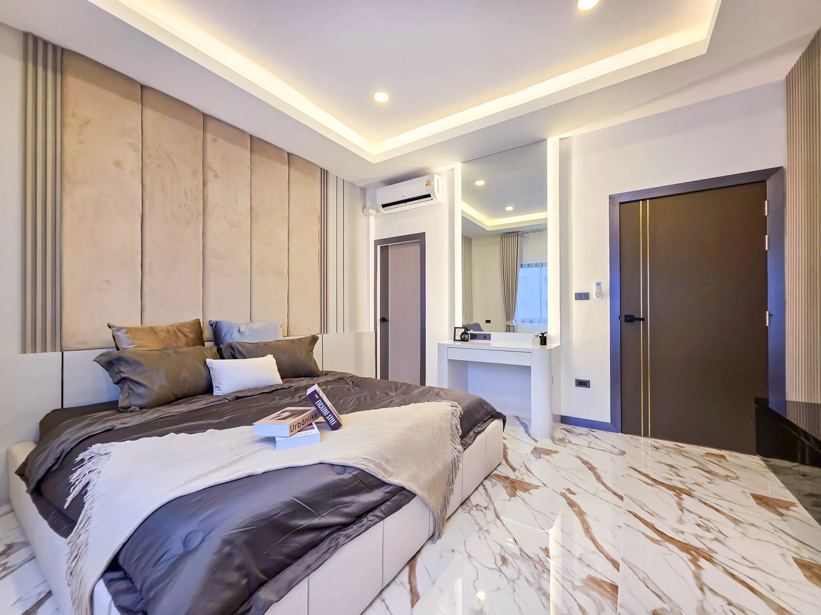 Luxury 5-Bedroom Pool Villa for Sale – Prime Location Thepprasit Road, Fully Renovated, Company Ownership
