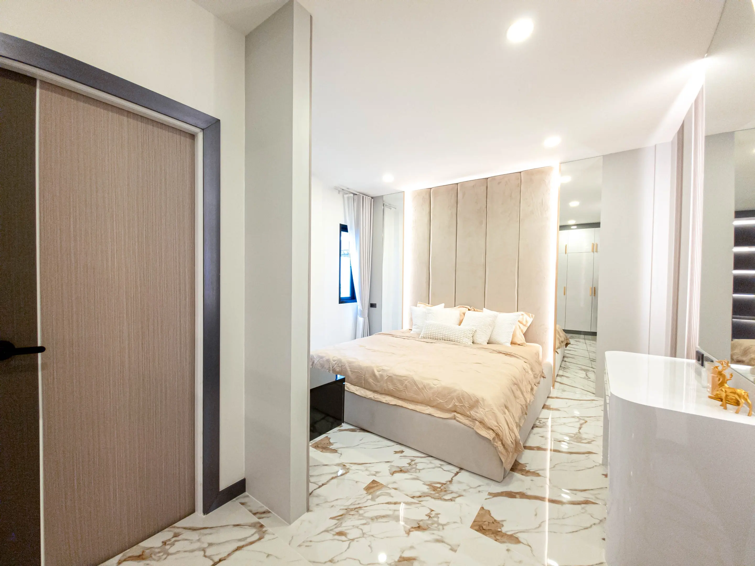 Luxury 5-Bedroom Pool Villa for Sale – Prime Location Thepprasit Road, Fully Renovated, Company Ownership
