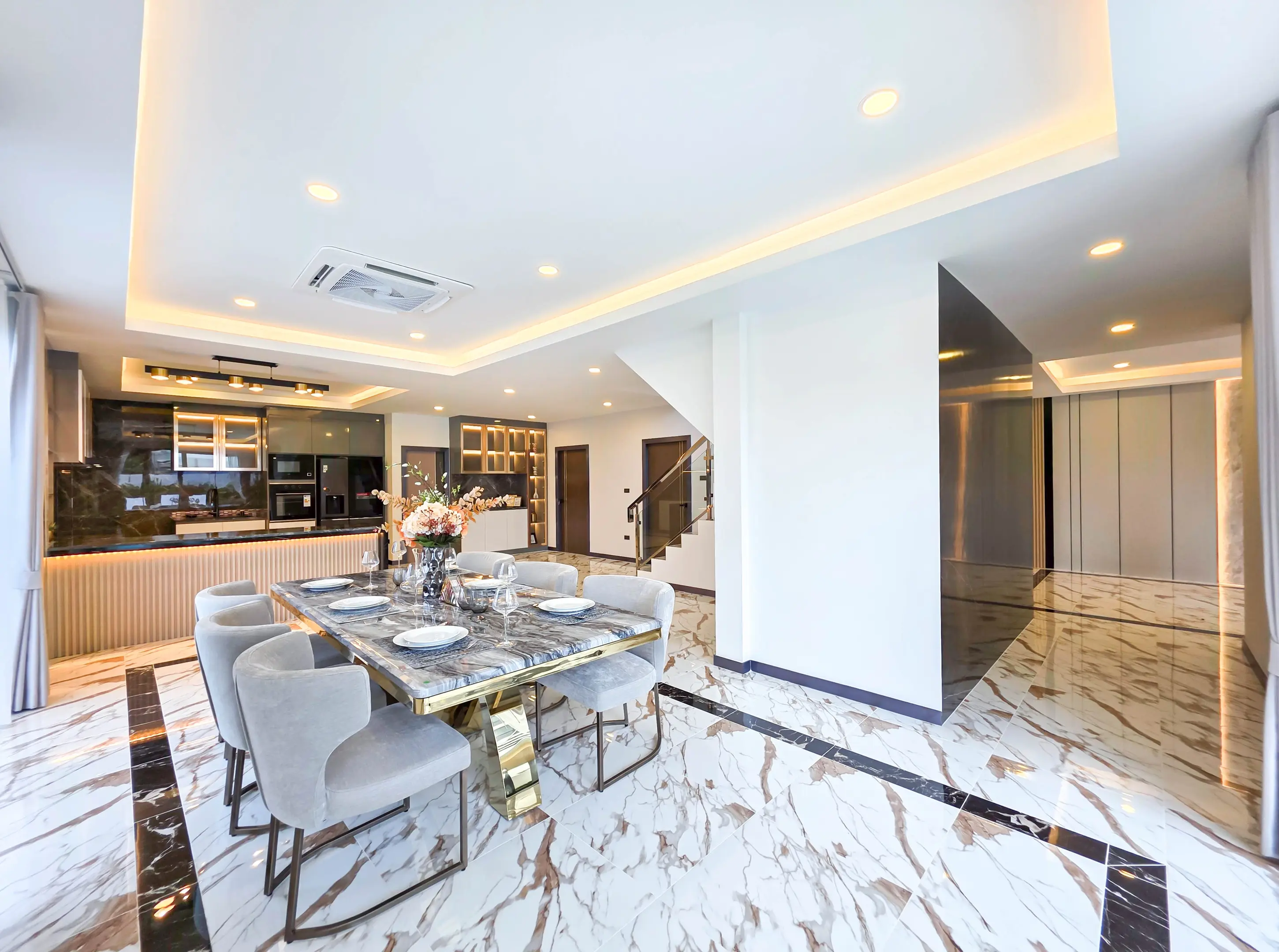 Luxury 5-Bedroom Pool Villa for Sale – Prime Location Thepprasit Road, Fully Renovated, Company Ownership