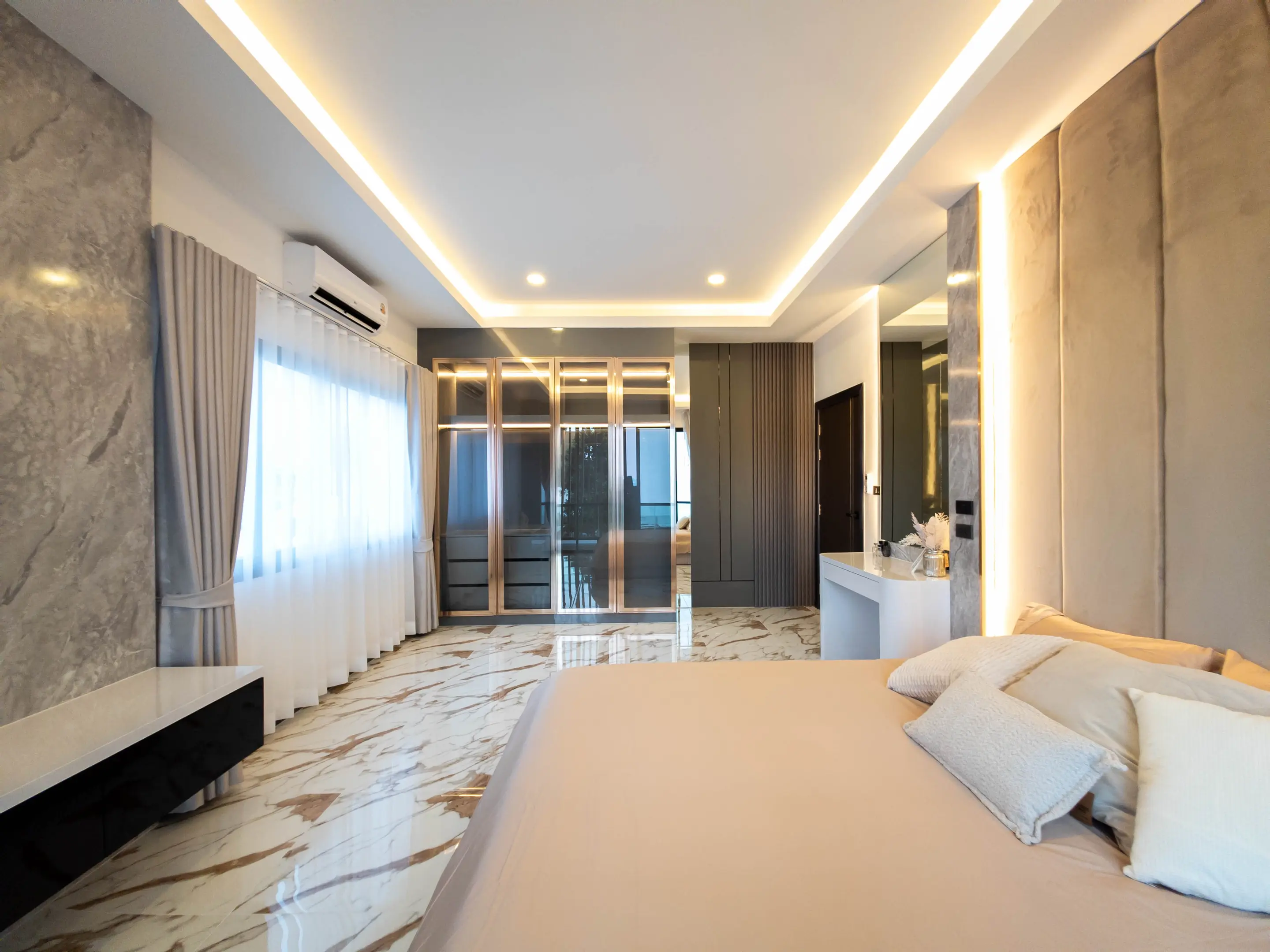 Luxury 5-Bedroom Pool Villa for Sale – Prime Location Thepprasit Road, Fully Renovated, Company Ownership