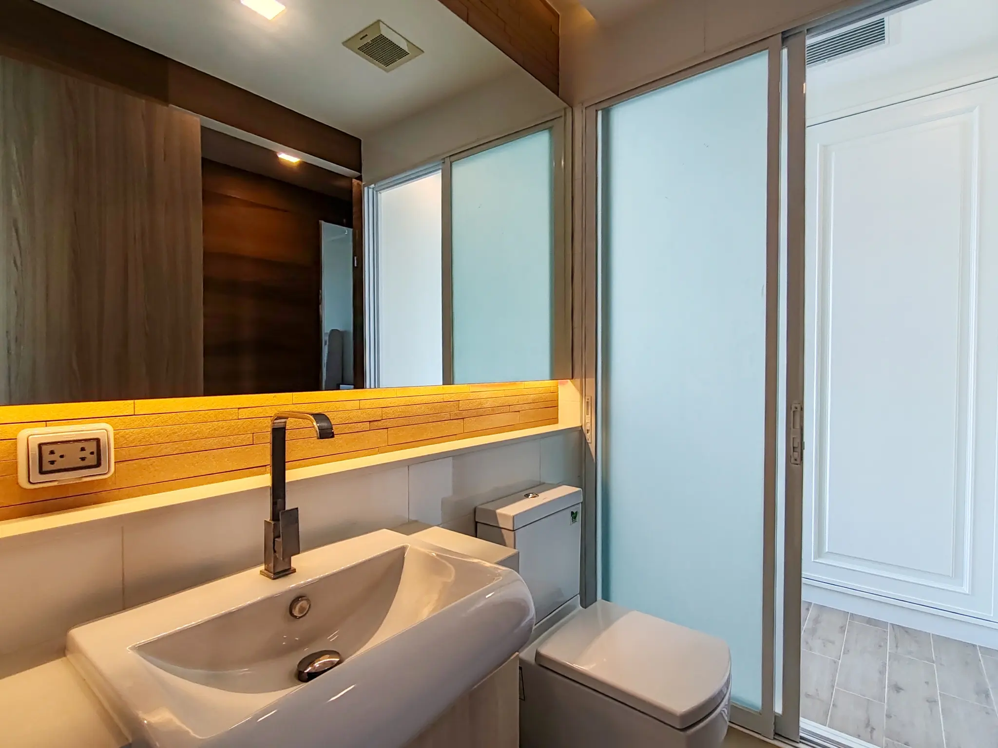 Beachfront 1-Bedroom Condo for Sale at Delmare Bangsaray – Stunning Seaview, Fully Furnished