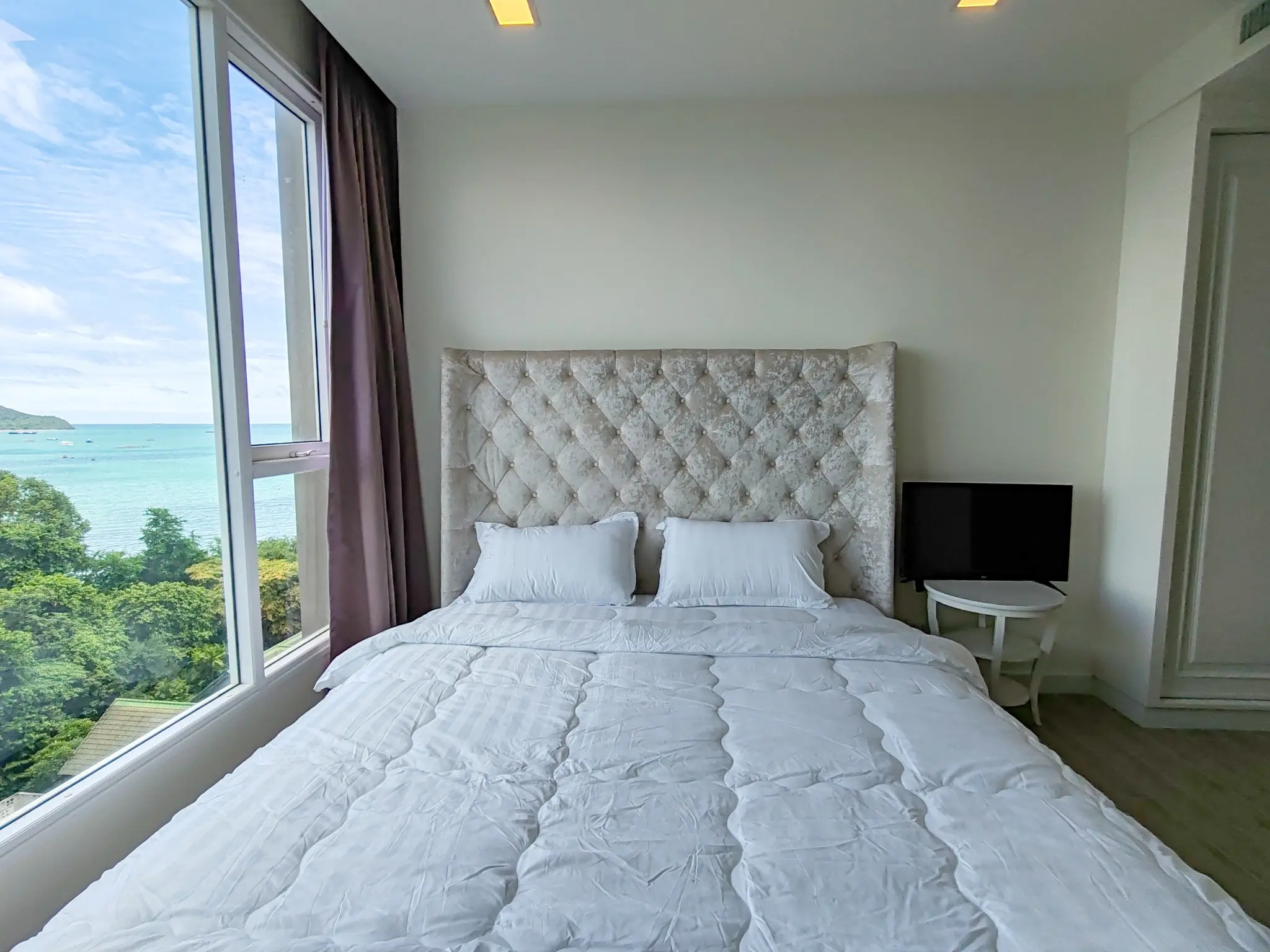 Beachfront 1-Bedroom Condo for Sale at Delmare Bangsaray – Stunning Seaview, Fully Furnished