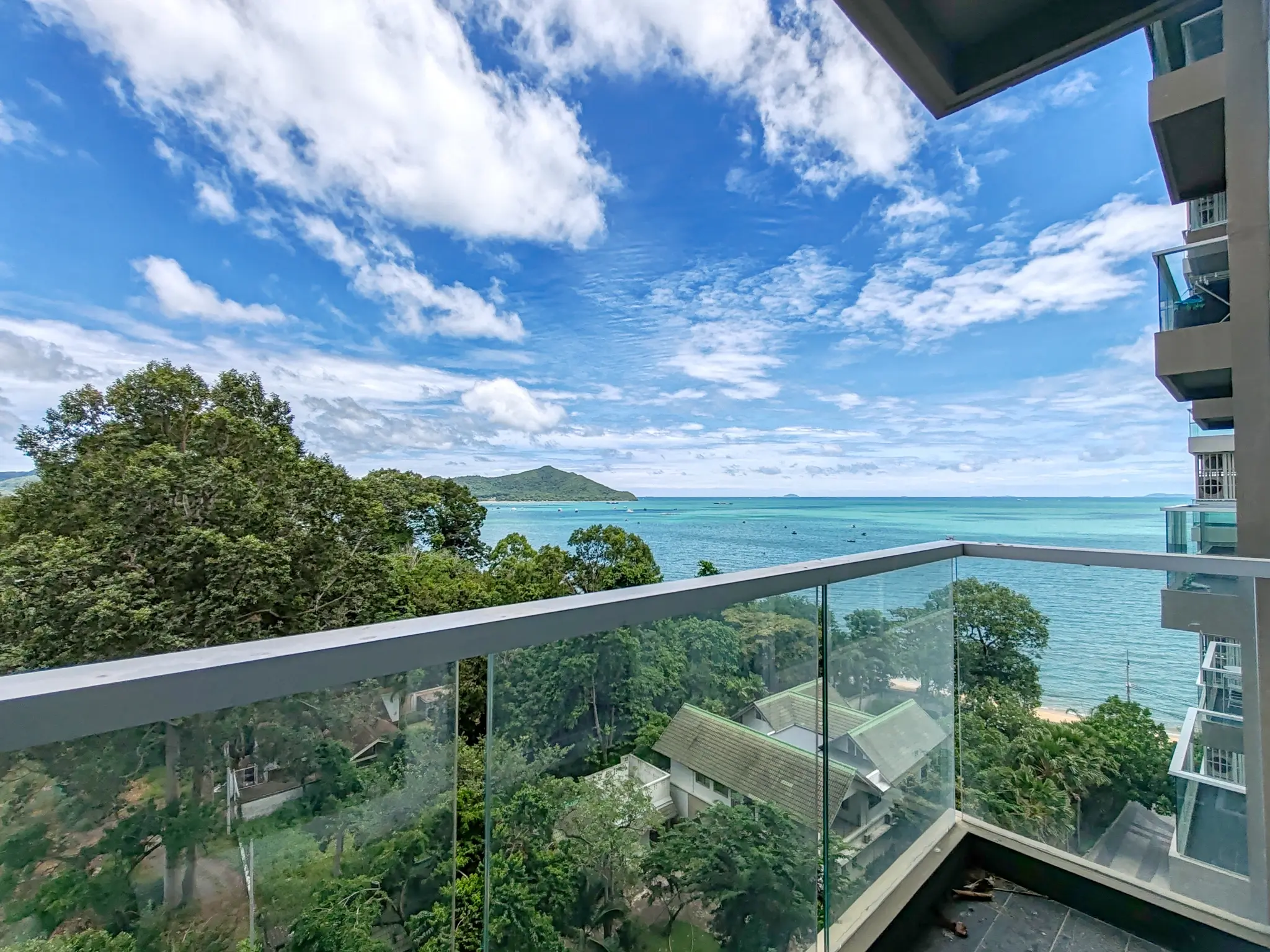 Beachfront 1-Bedroom Condo for Sale at Delmare Bangsaray – Stunning Seaview, Fully Furnished