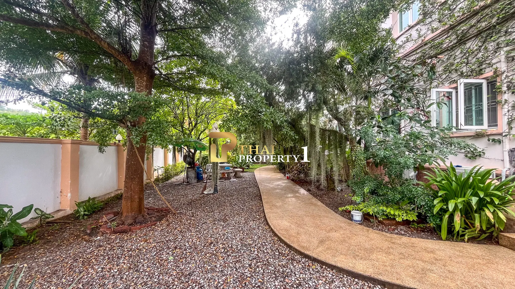 Tranquil Living in Hua Hin Soi 6 – Private Pool Villa Near City Center