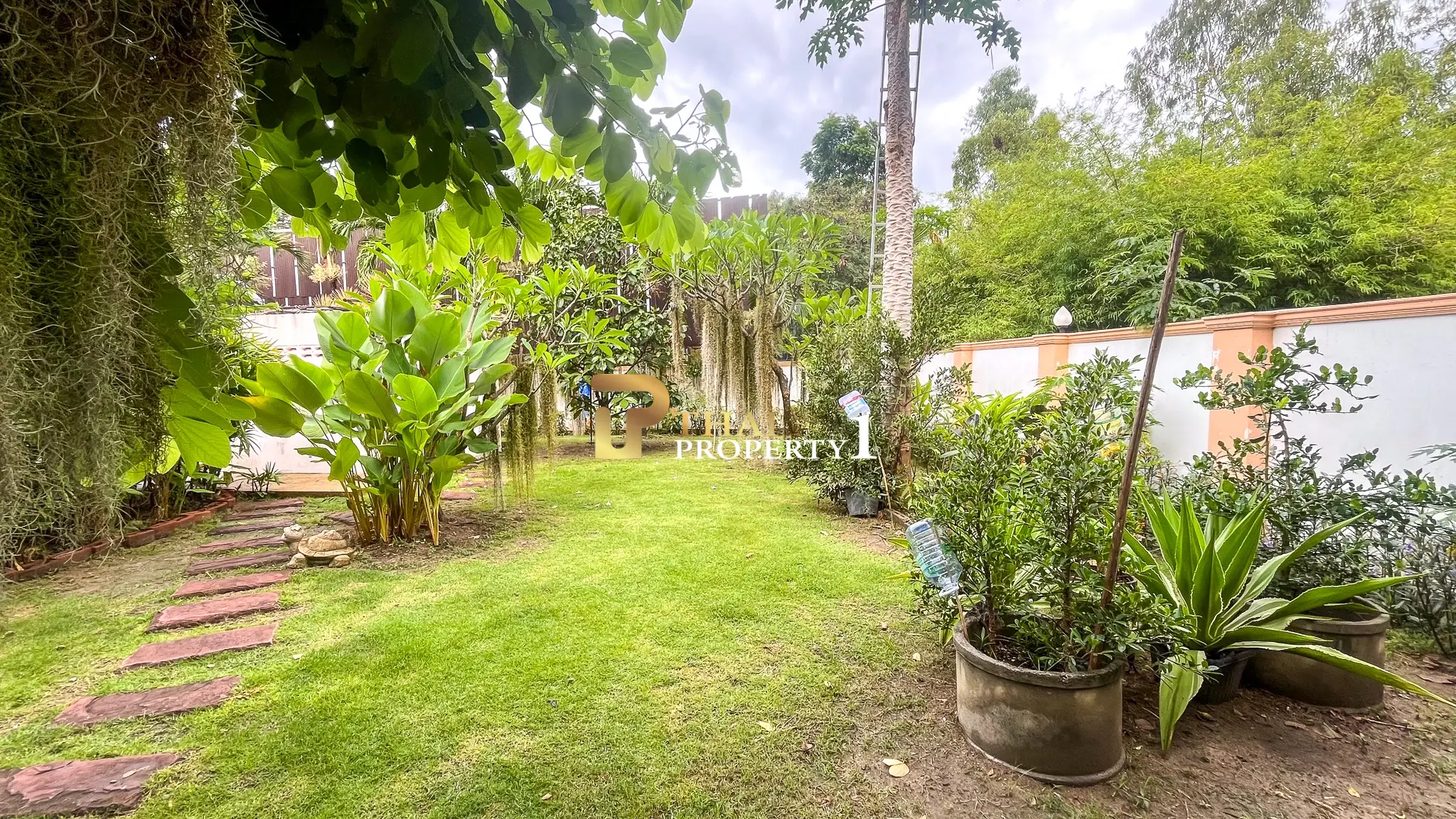 Tranquil Living in Hua Hin Soi 6 – Private Pool Villa Near City Center