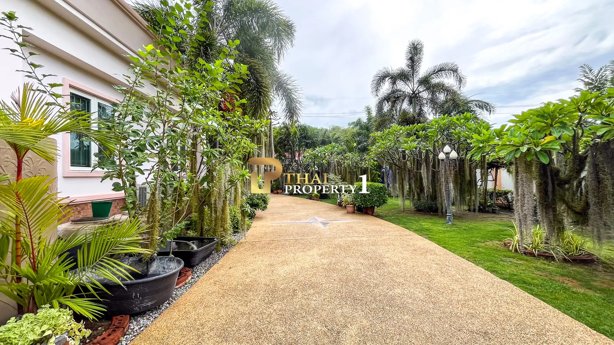 Tranquil Living in Hua Hin Soi 6 – Private Pool Villa Near City Center