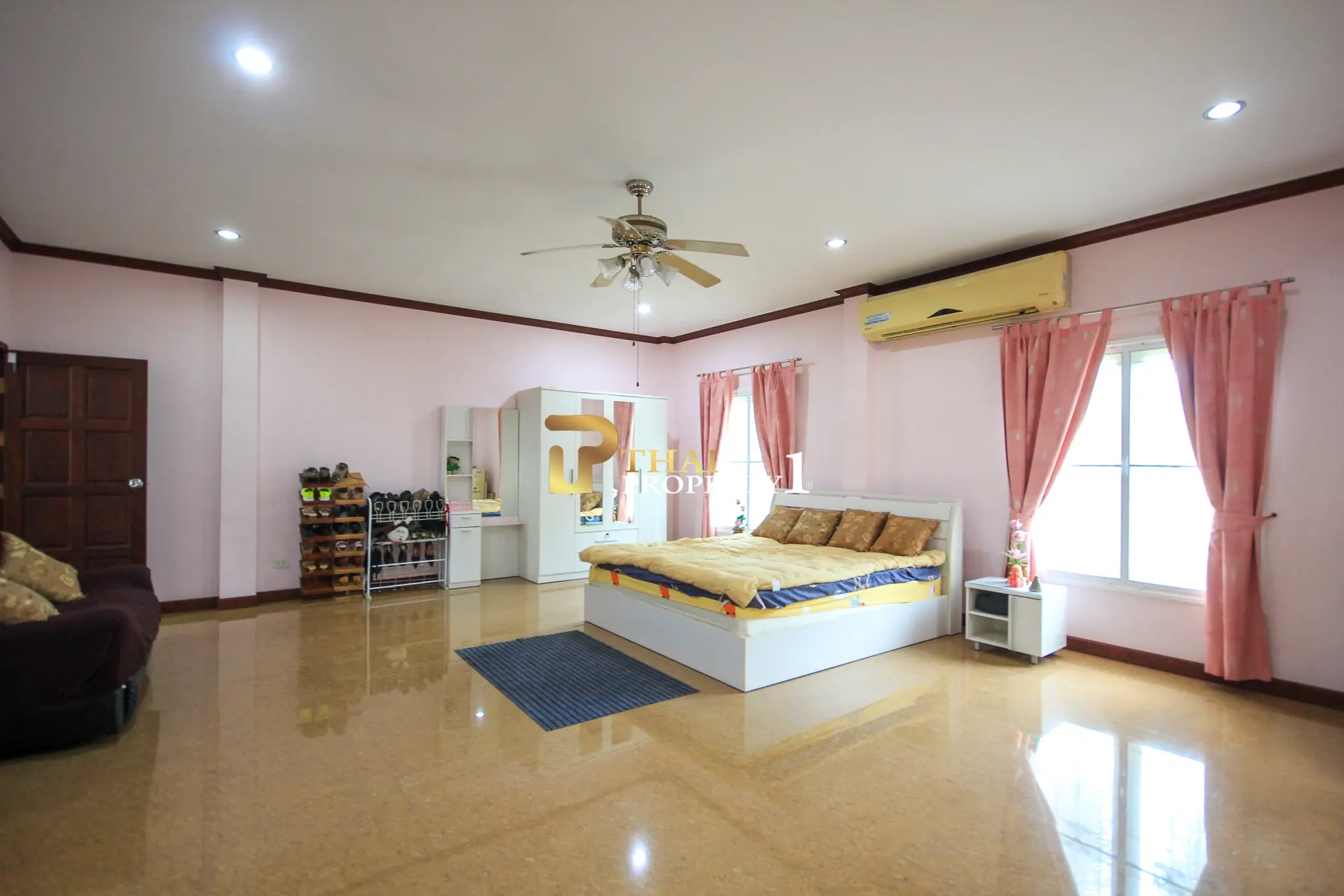 Tranquil Living in Hua Hin Soi 6 – Private Pool Villa Near City Center