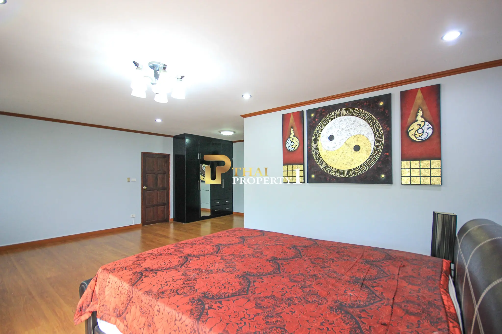 Tranquil Living in Hua Hin Soi 6 – Private Pool Villa Near City Center