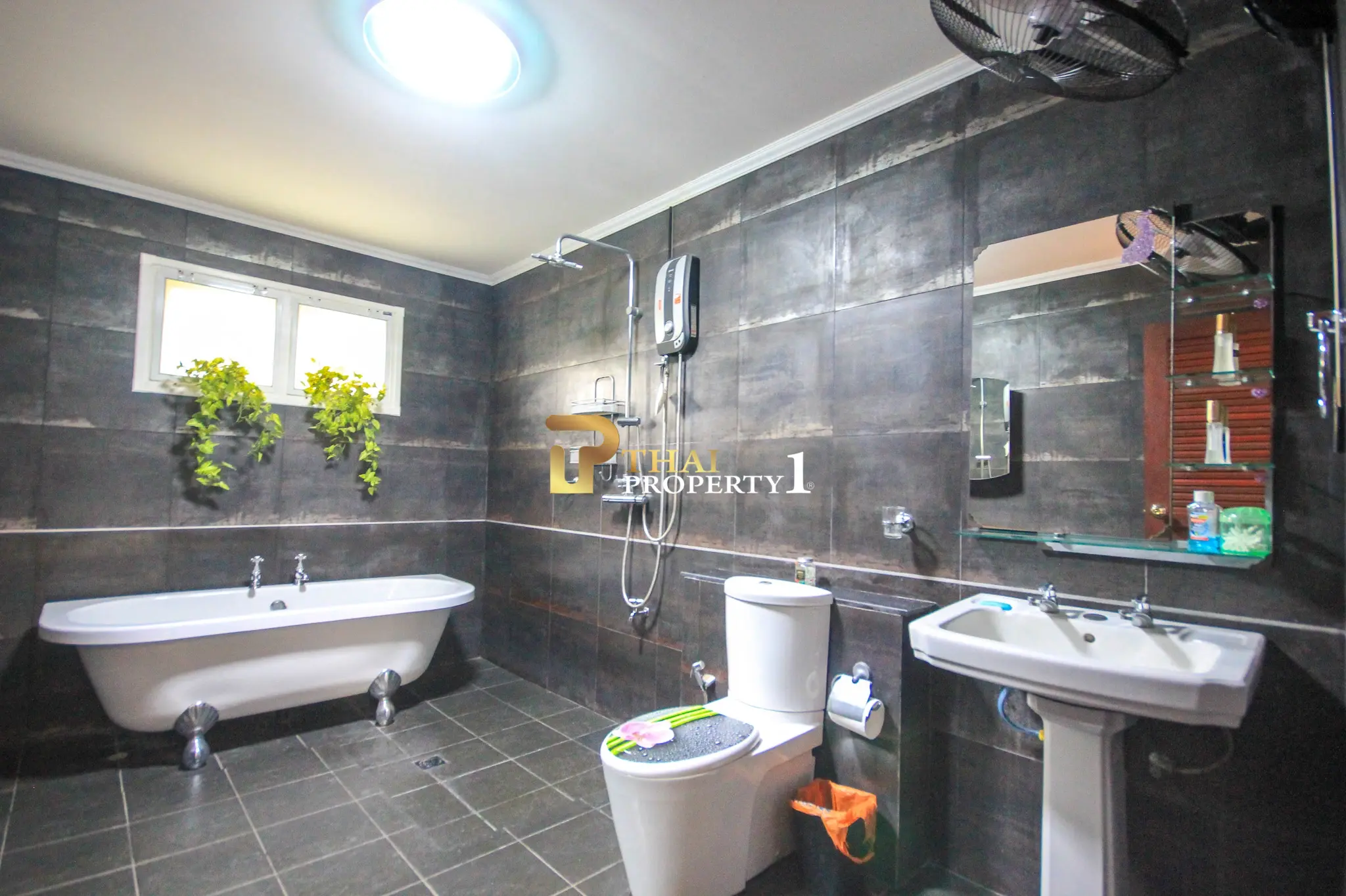 Tranquil Living in Hua Hin Soi 6 – Private Pool Villa Near City Center