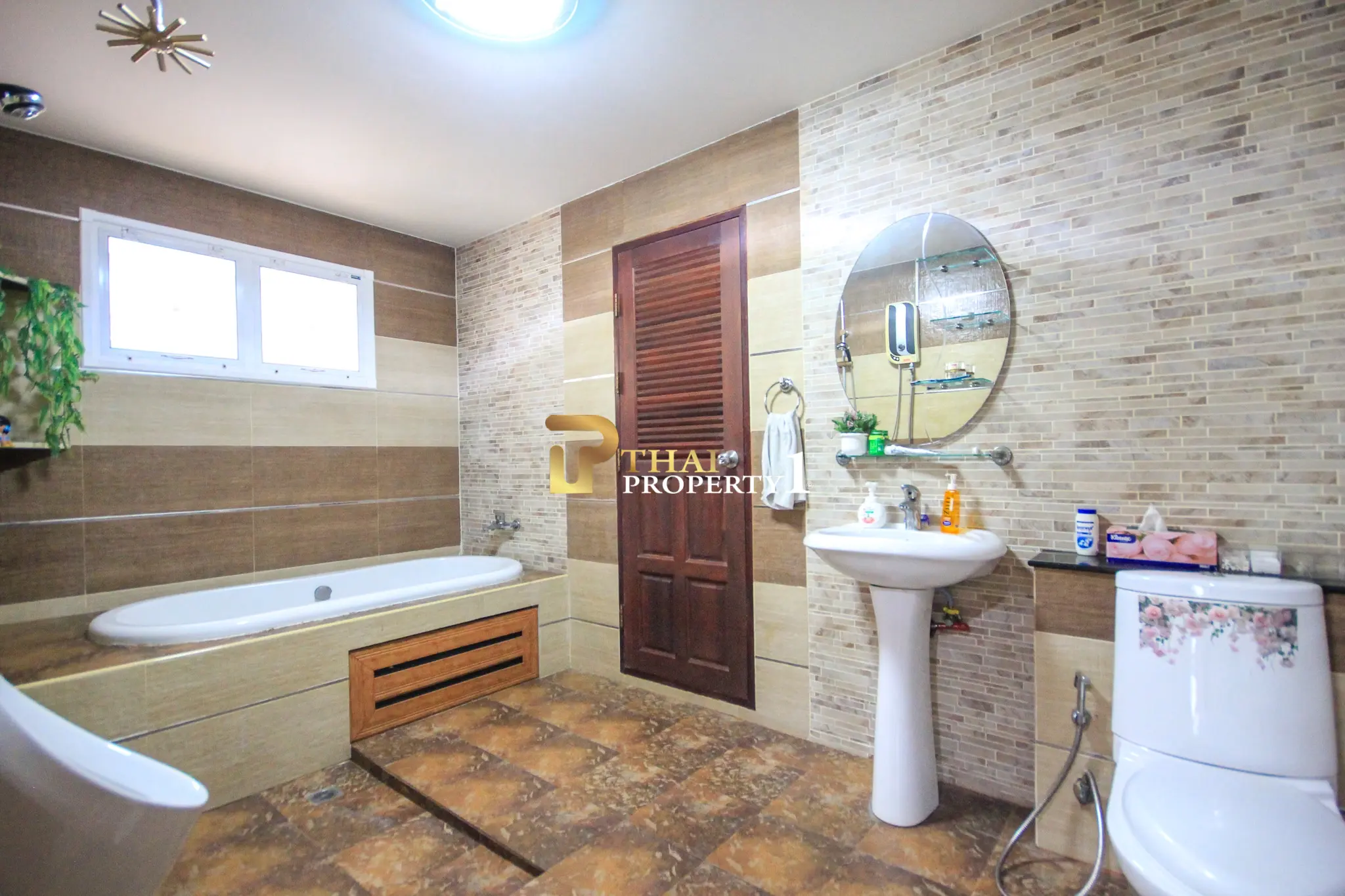 Tranquil Living in Hua Hin Soi 6 – Private Pool Villa Near City Center