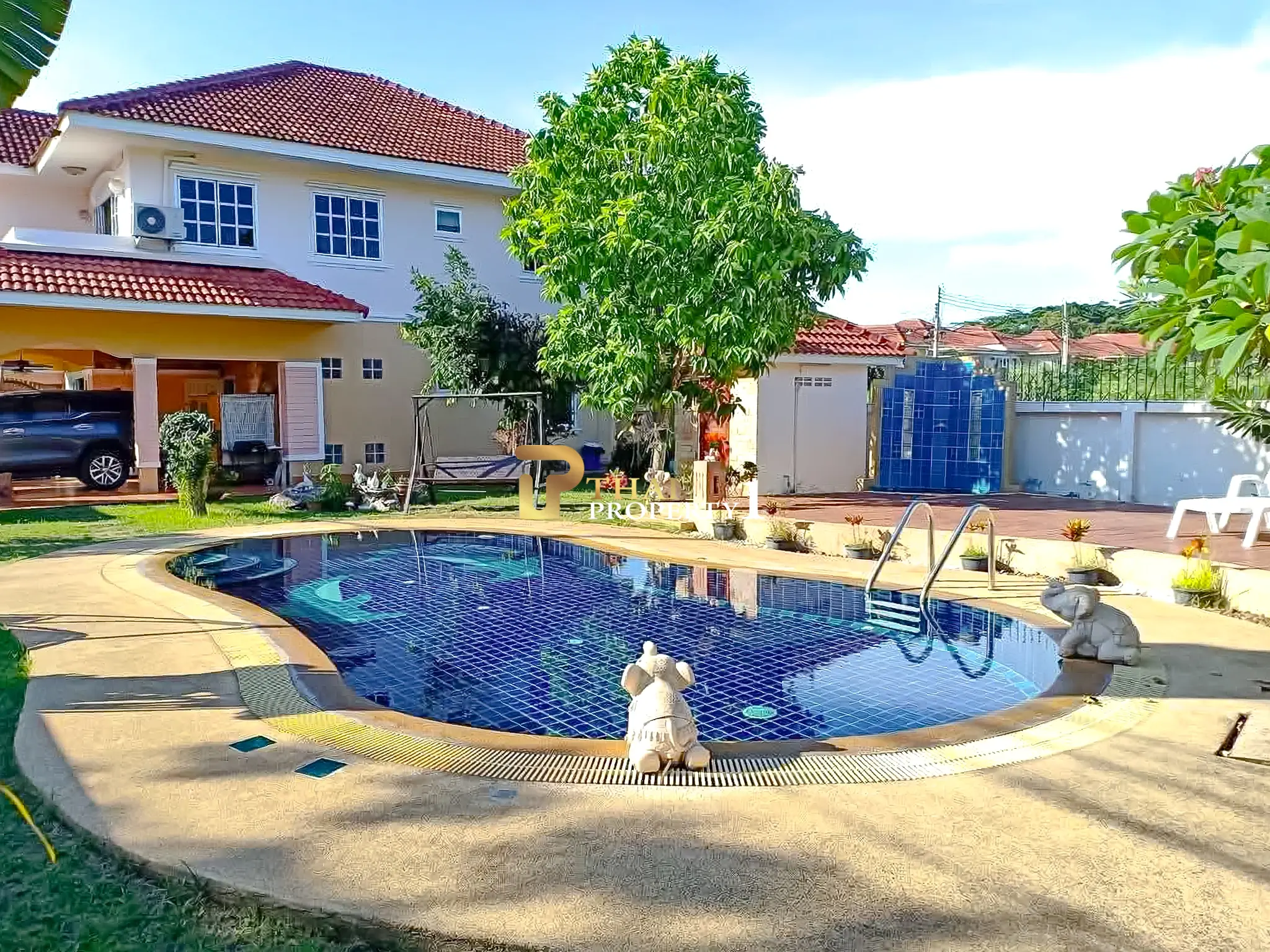 Spacious 3-Bedroom Pool Villa for Sale Near Jomtien Beach Large Garden - View Point Village