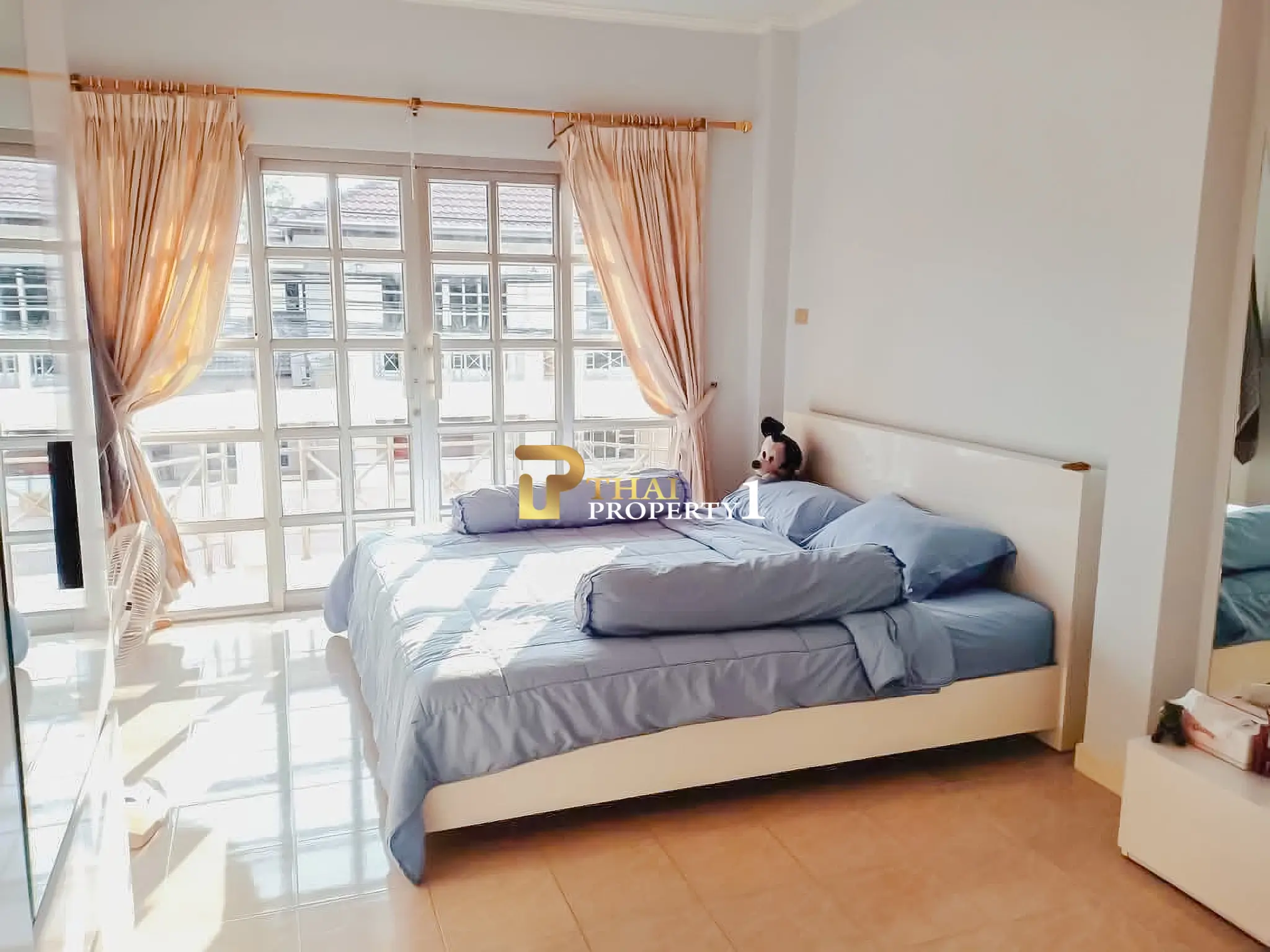 Spacious 3-Bedroom Pool Villa for Sale Near Jomtien Beach Large Garden - View Point Village