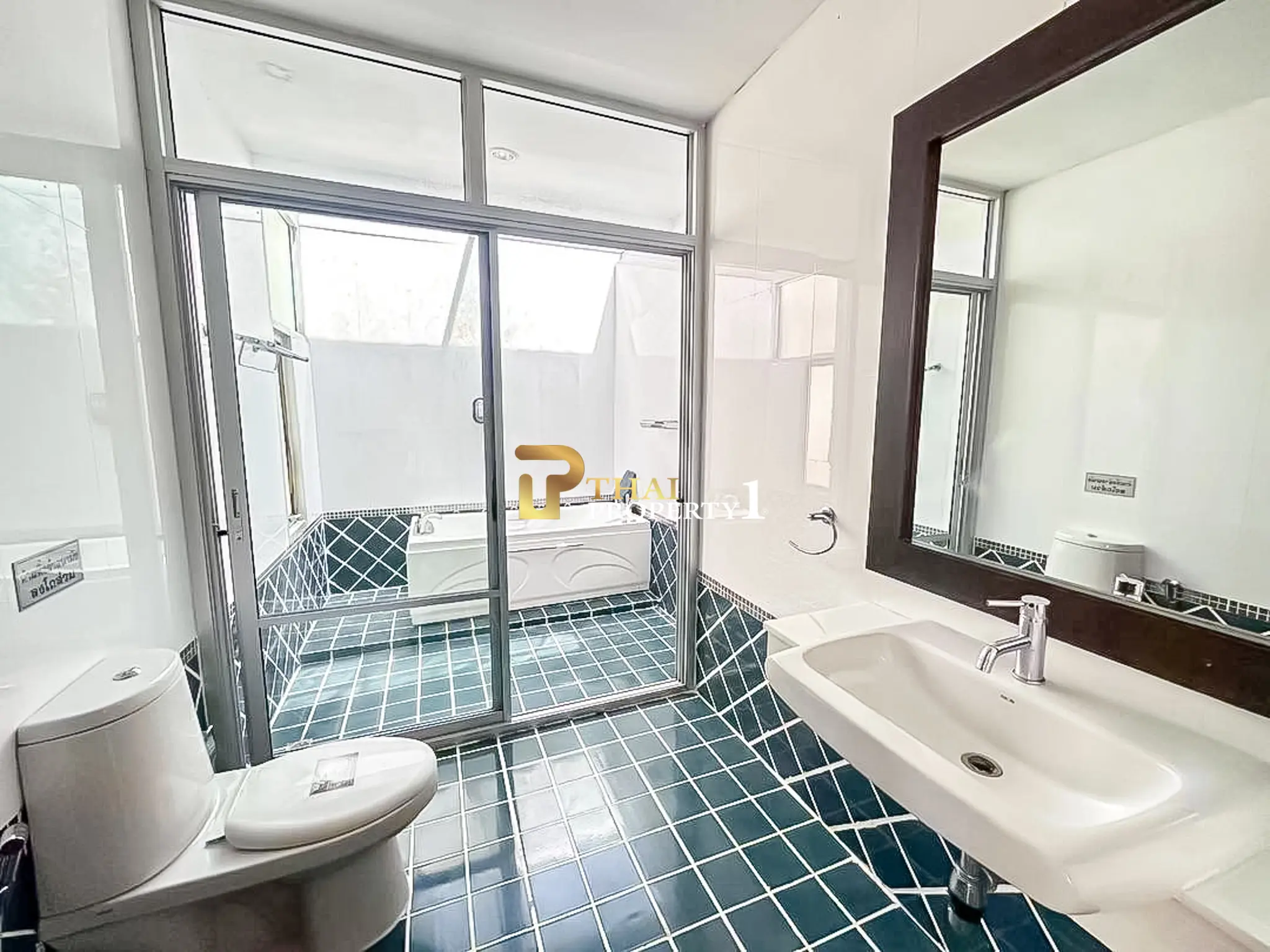 4-Bedroom Pool Villa for Sale in Na Jomtien – Nagawari Village, Near Beach