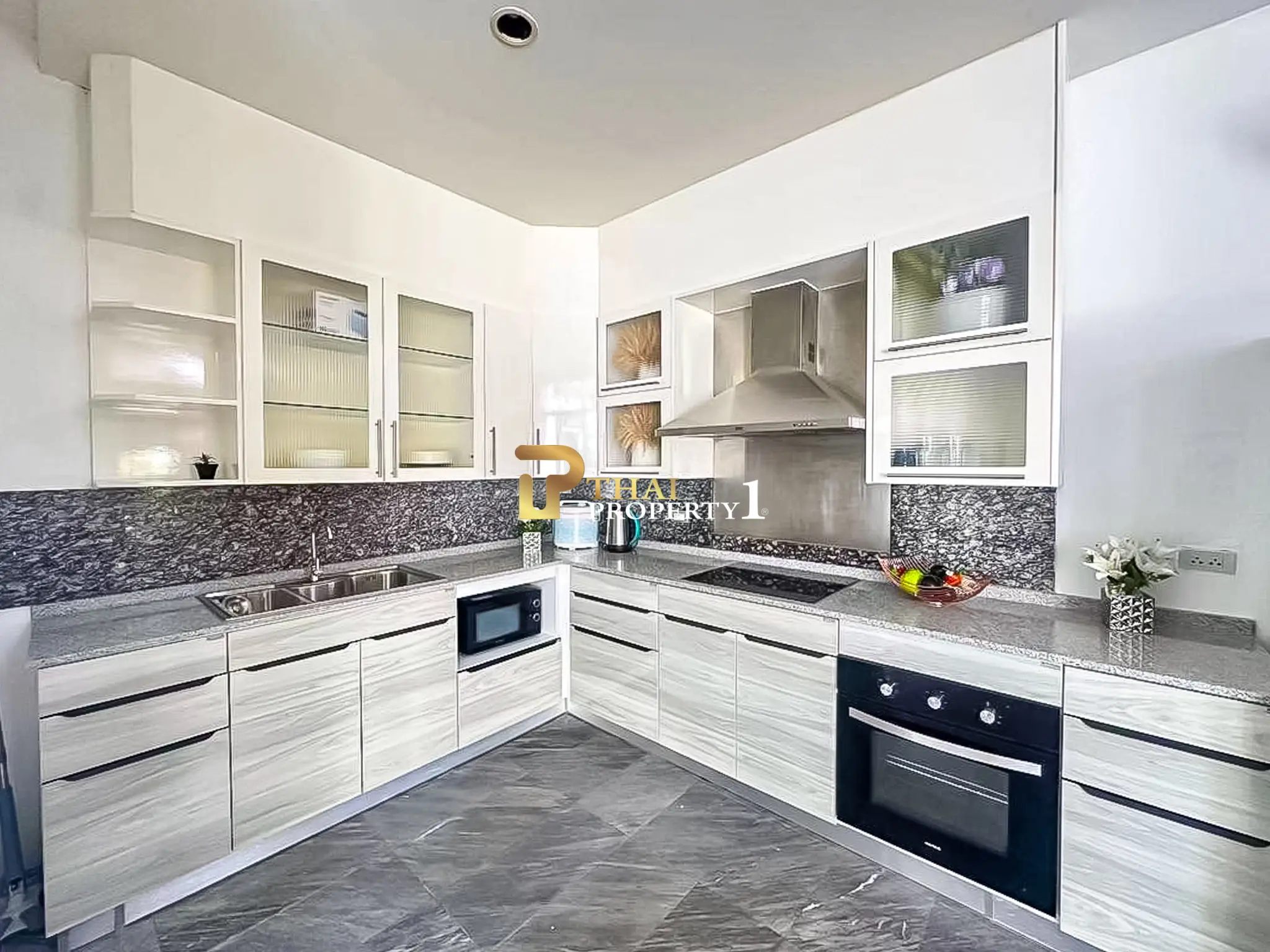 4-Bedroom Pool Villa for Sale in Na Jomtien – Nagawari Village, Near Beach