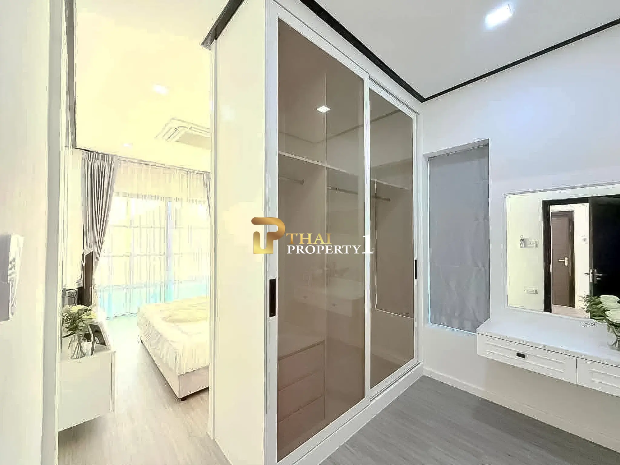 Modern Renovated 6 Bedroom Pool Villa for Sale near Mabprachan Lake Pattaya