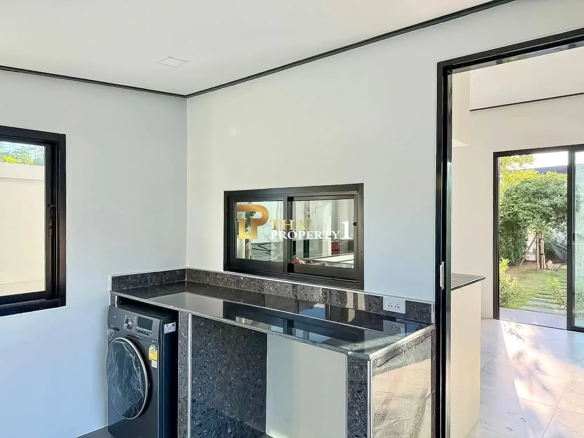 Modern Renovated 6 Bedroom Pool Villa for Sale near Mabprachan Lake Pattaya