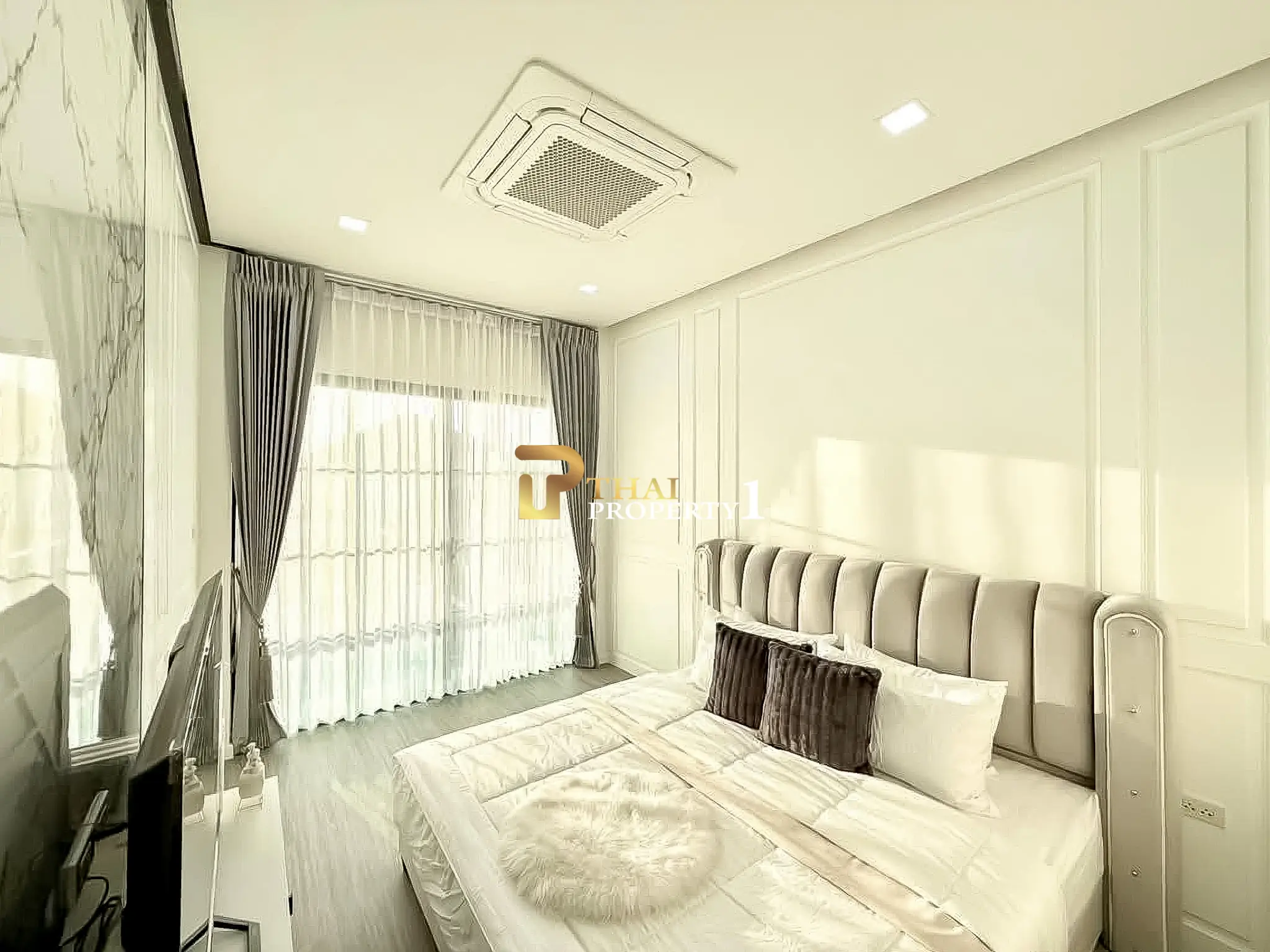 Modern Renovated 6 Bedroom Pool Villa for Sale near Mabprachan Lake Pattaya