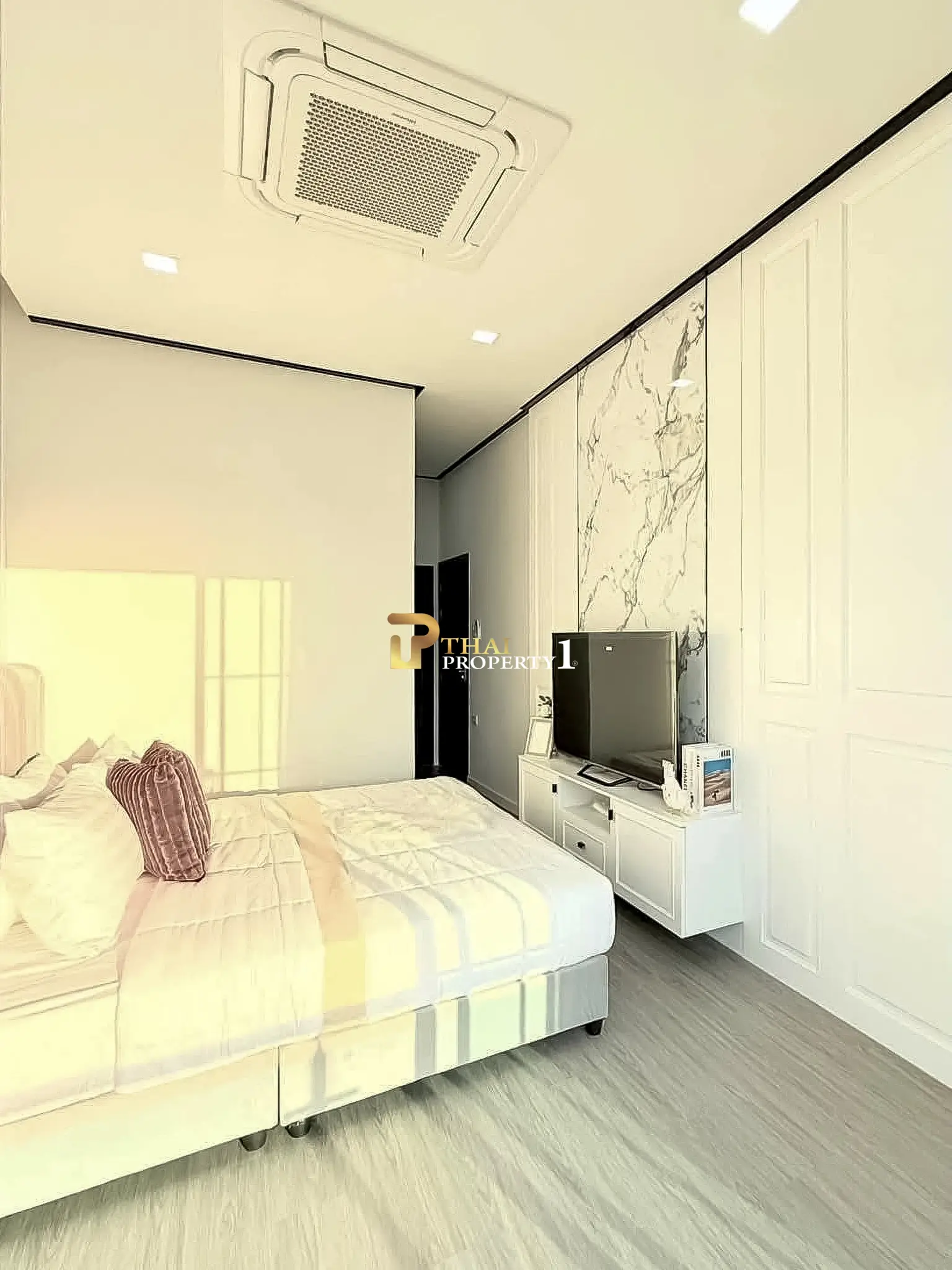 Modern Renovated 6 Bedroom Pool Villa for Sale near Mabprachan Lake Pattaya