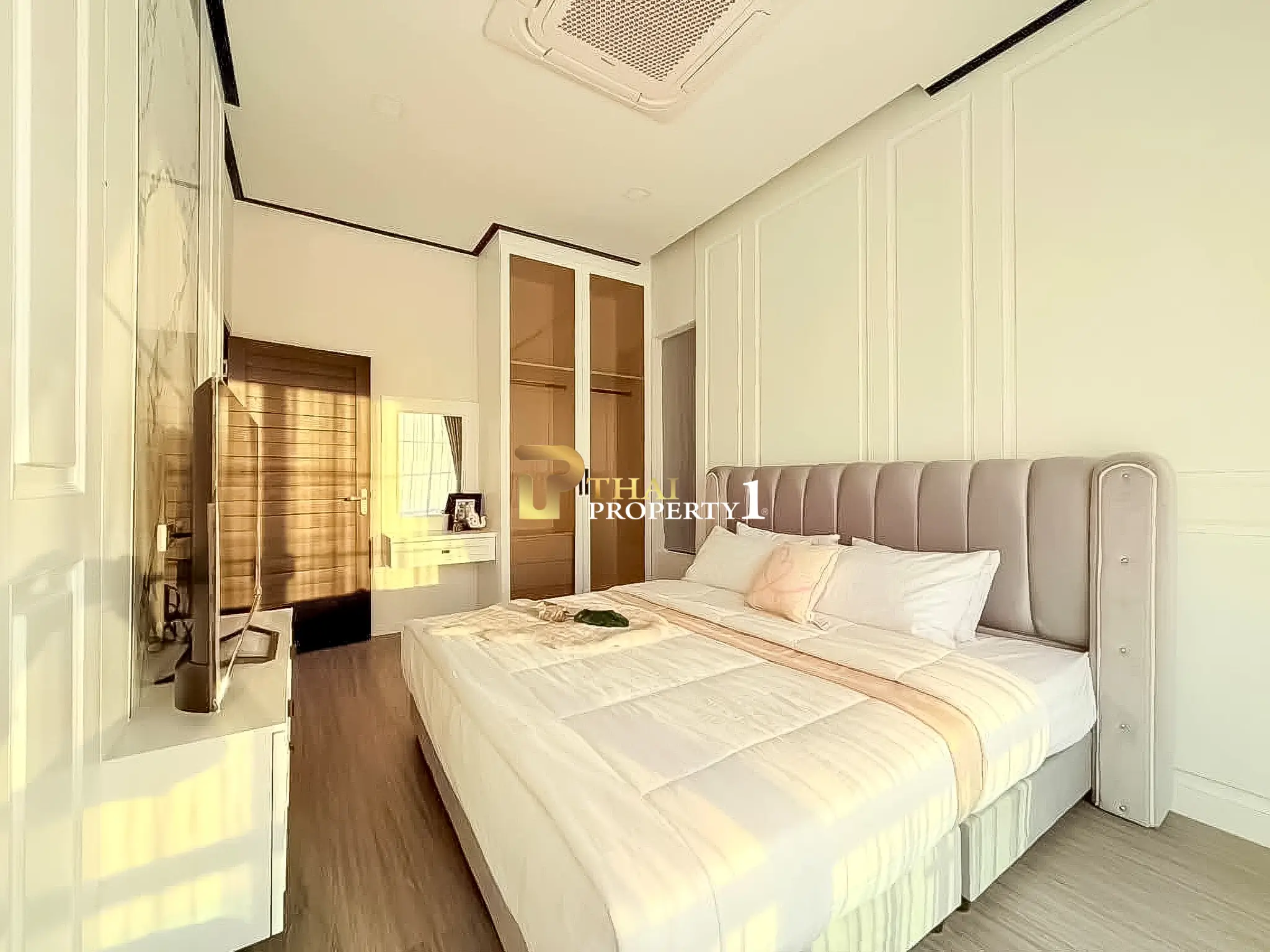 Modern Renovated 6 Bedroom Pool Villa for Sale near Mabprachan Lake Pattaya