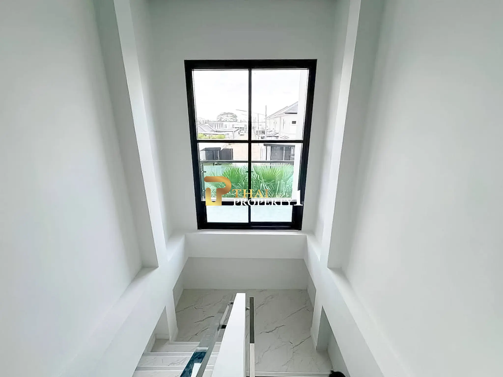 Modern Renovated 6 Bedroom Pool Villa for Sale near Mabprachan Lake Pattaya