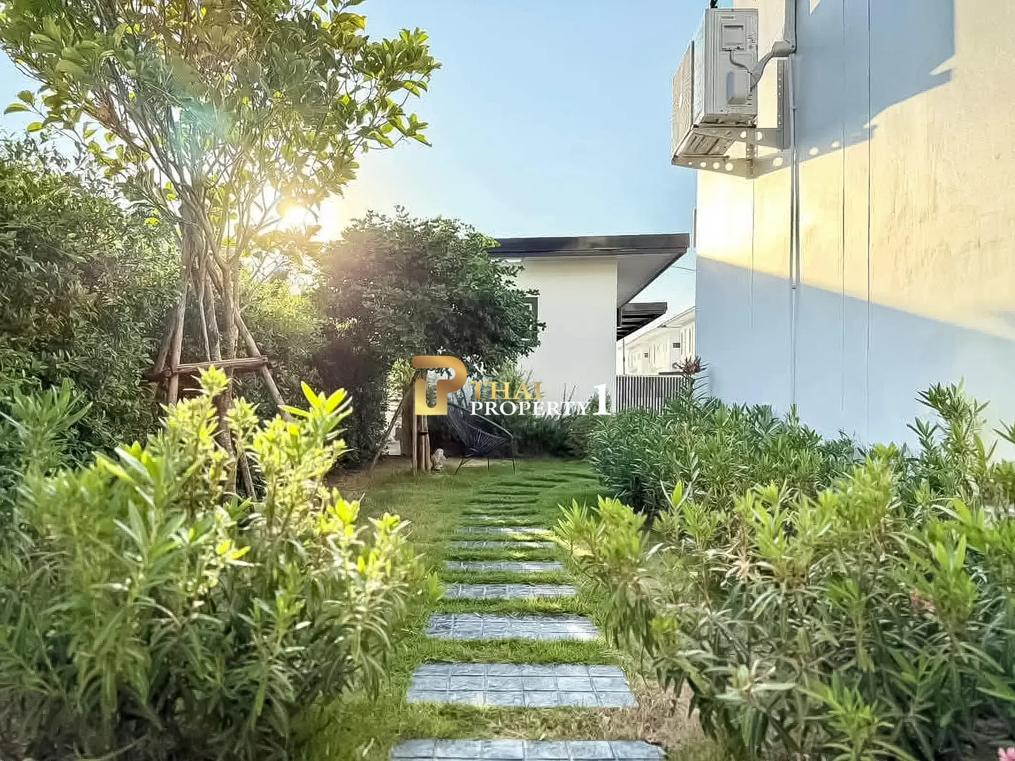 Modern Renovated 6 Bedroom Pool Villa for Sale near Mabprachan Lake Pattaya