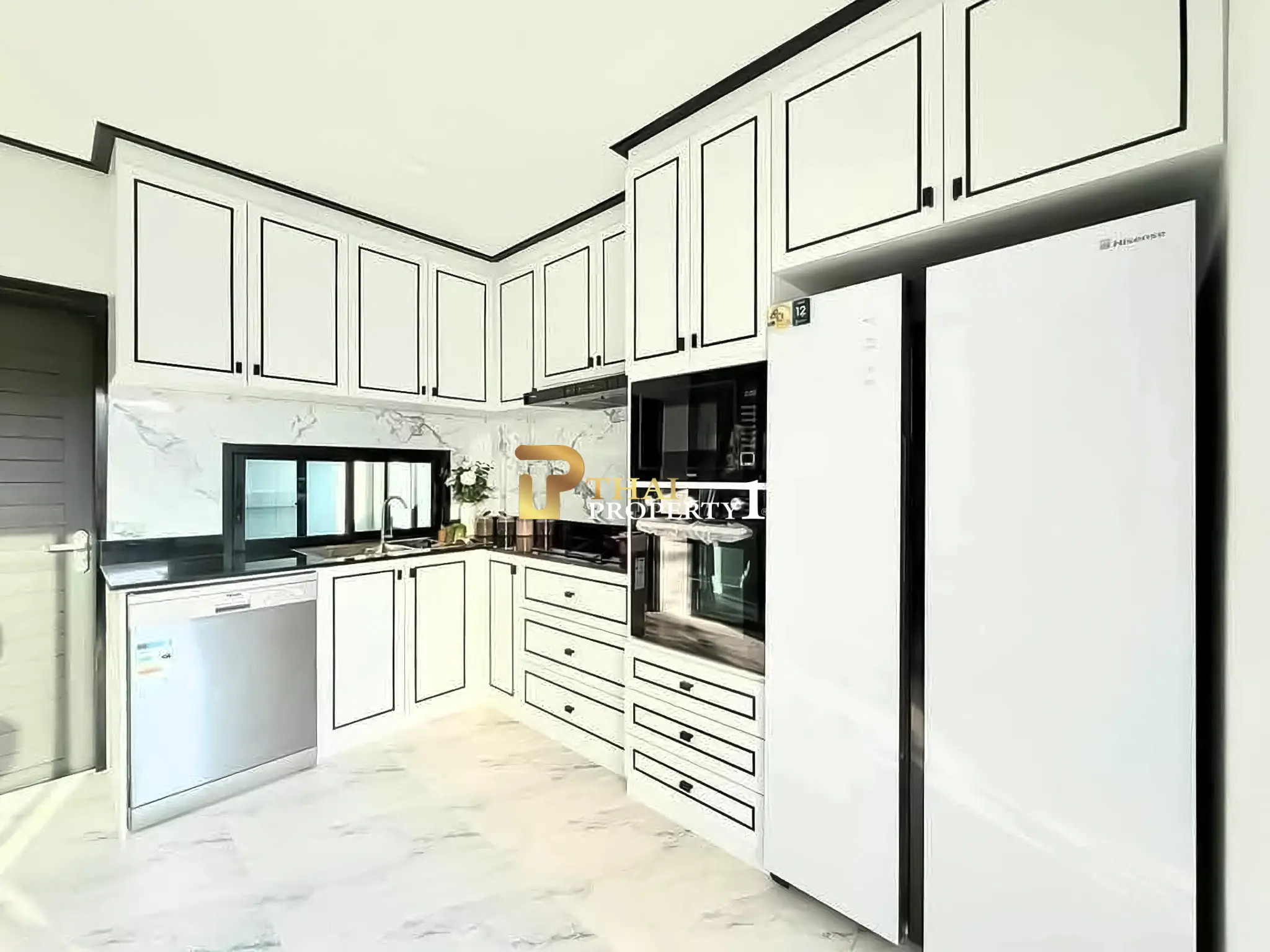 Modern Renovated 6 Bedroom Pool Villa for Sale near Mabprachan Lake Pattaya