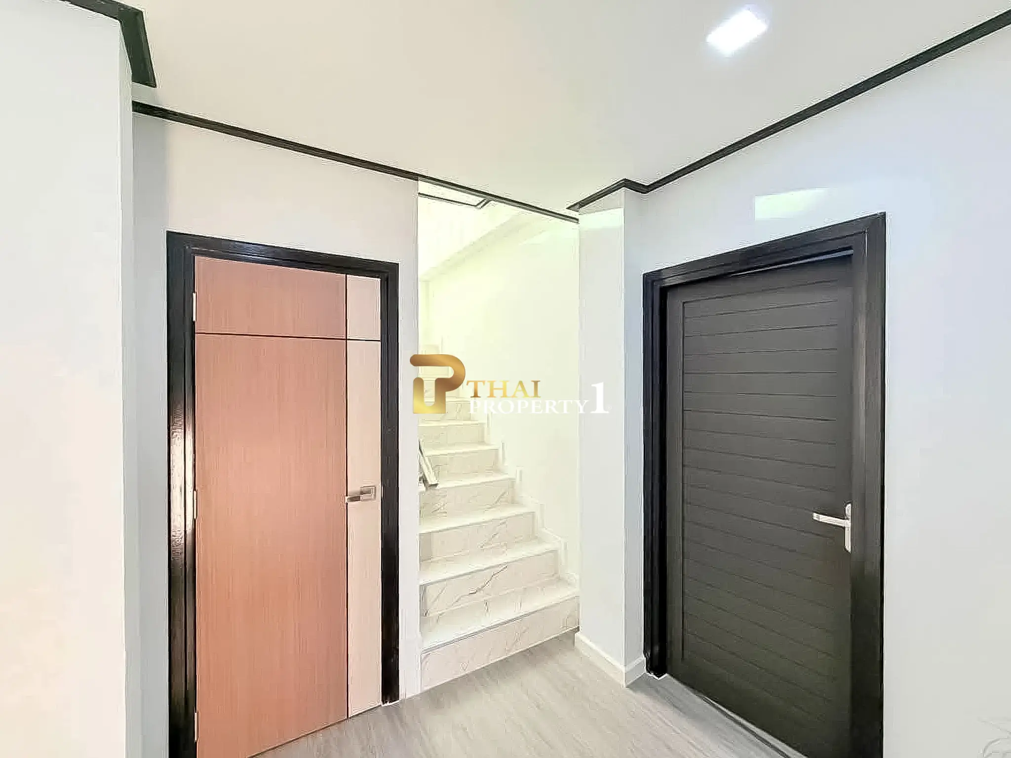 Modern Renovated 6 Bedroom Pool Villa for Sale near Mabprachan Lake Pattaya