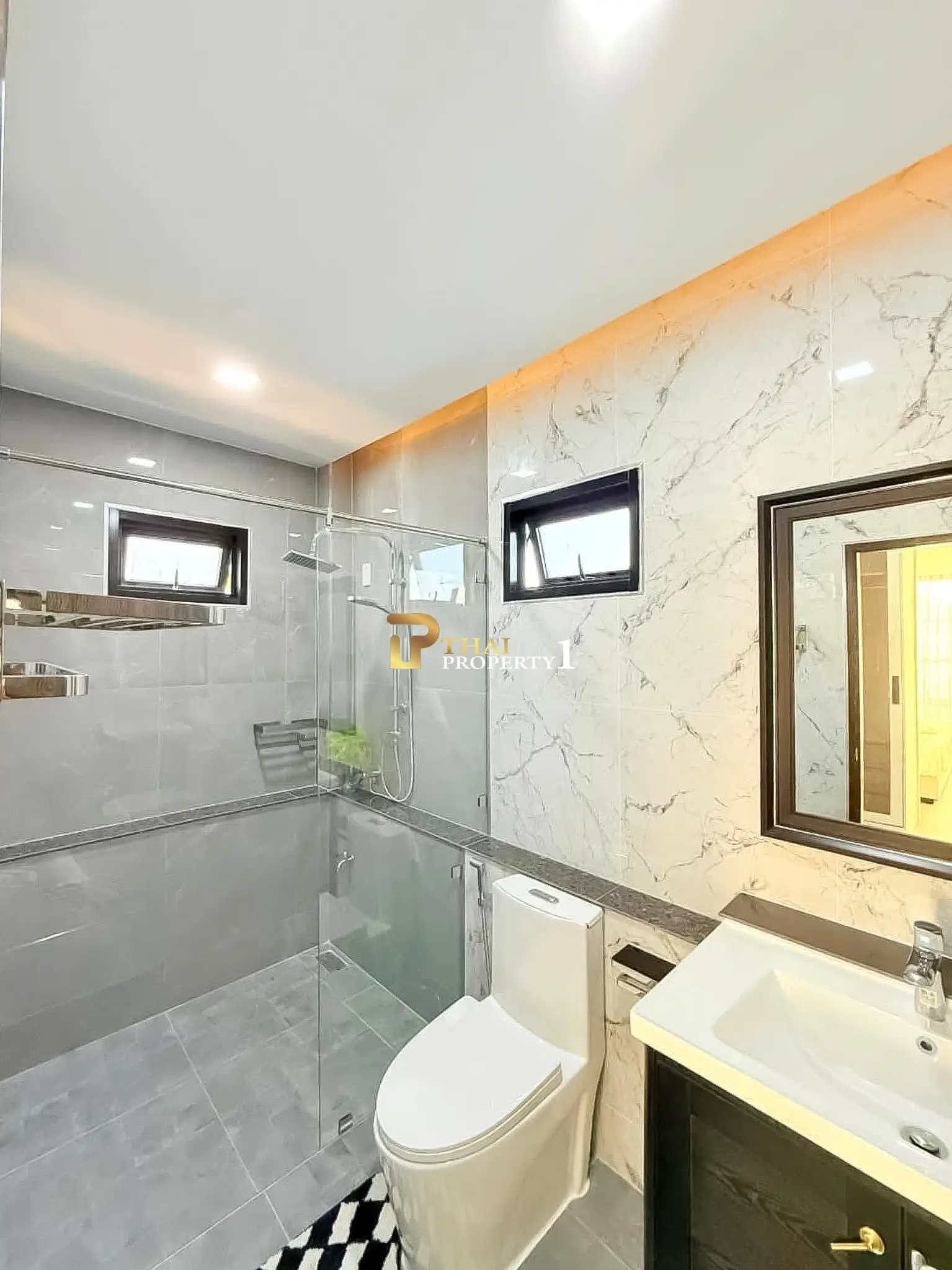 Modern Renovated 6 Bedroom Pool Villa for Sale near Mabprachan Lake Pattaya