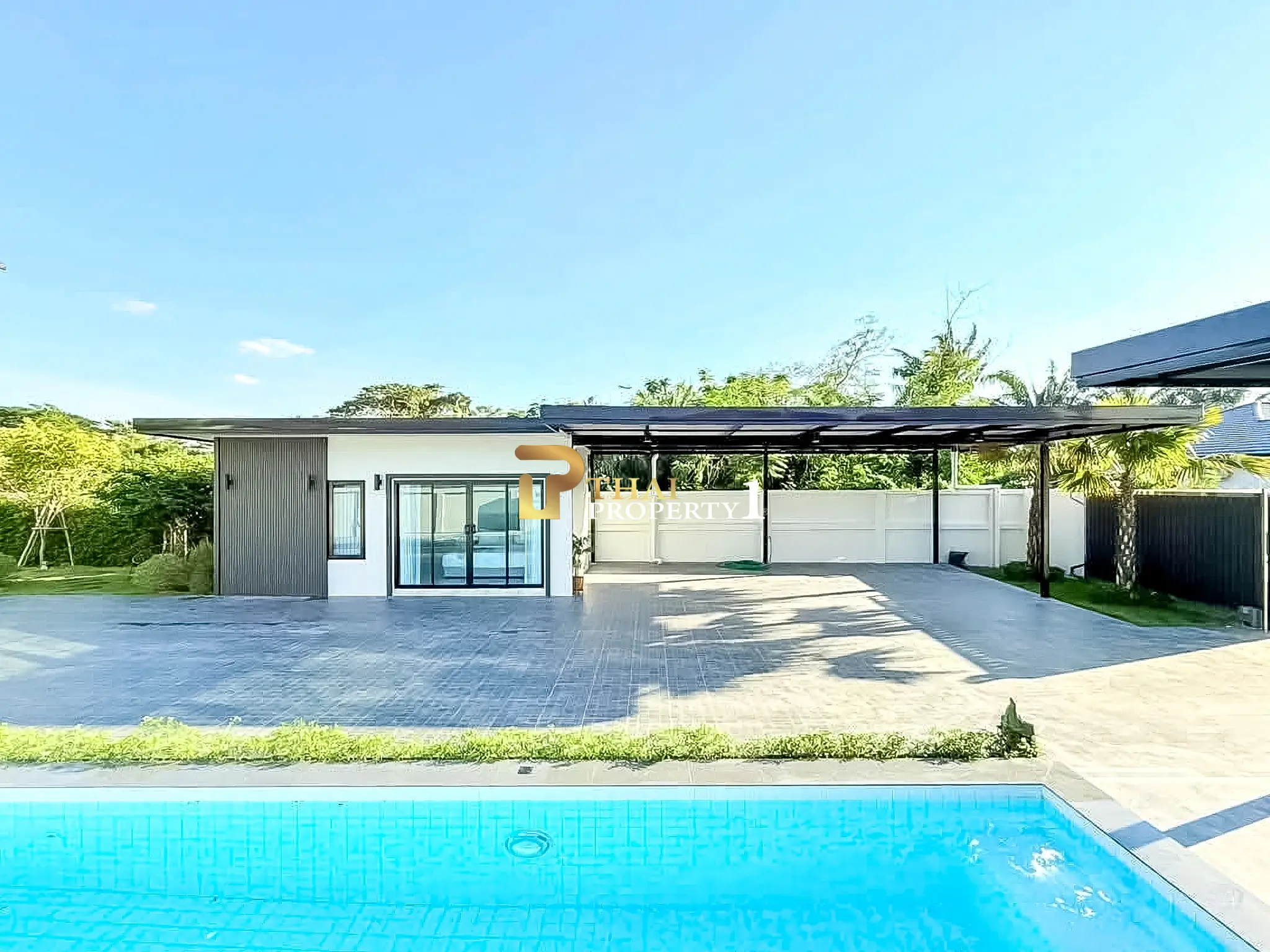 Modern Renovated 6 Bedroom Pool Villa for Sale near Mabprachan Lake Pattaya