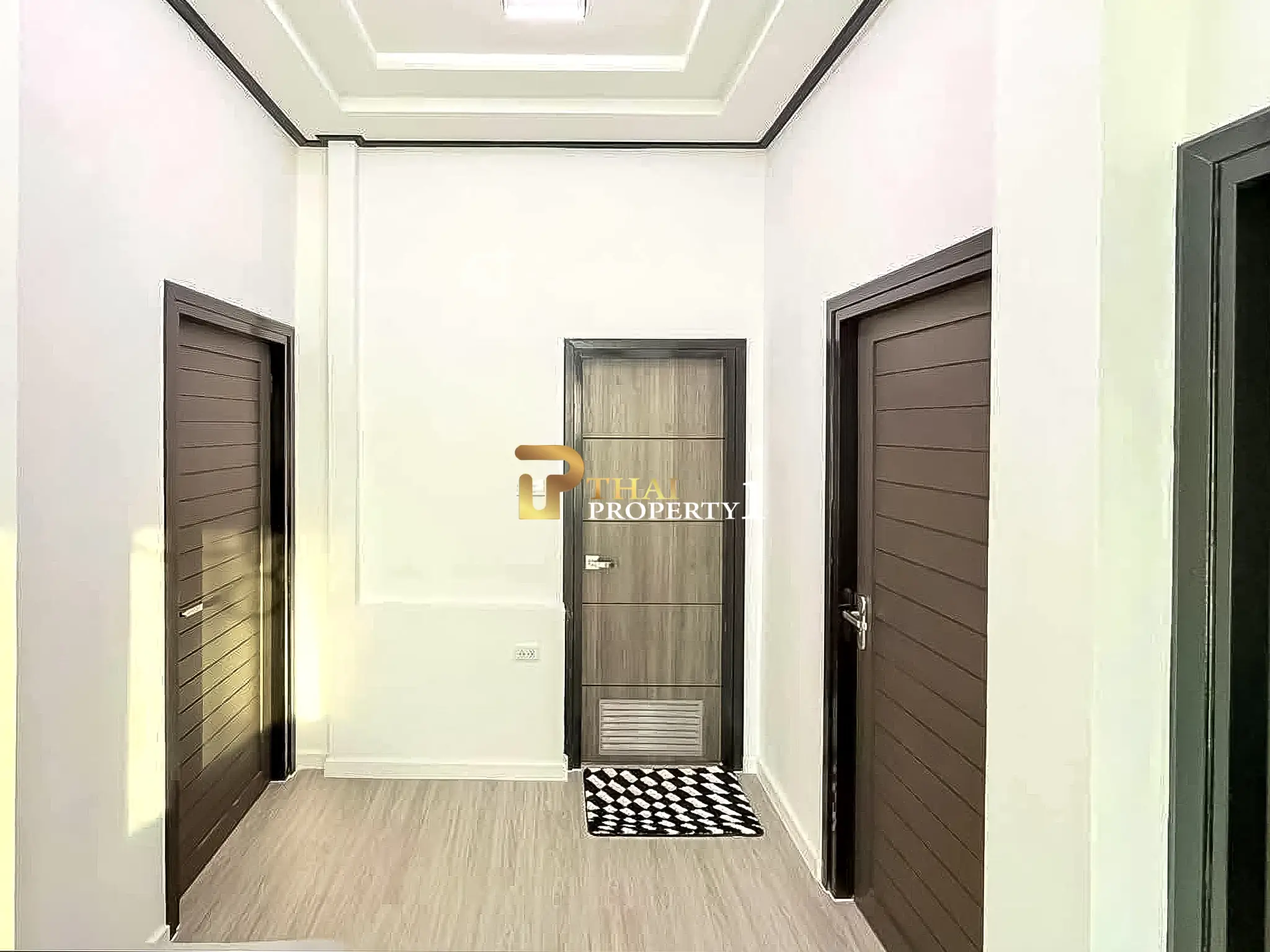 Modern Renovated 6 Bedroom Pool Villa for Sale near Mabprachan Lake Pattaya