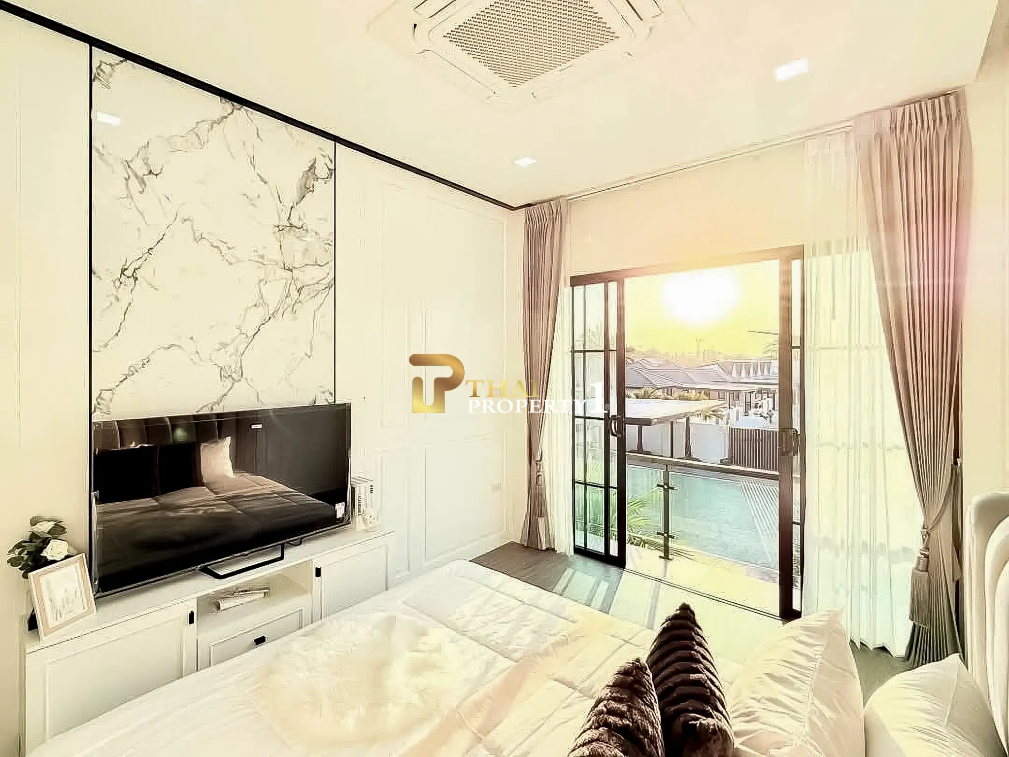 Modern Renovated 6 Bedroom Pool Villa for Sale near Mabprachan Lake Pattaya