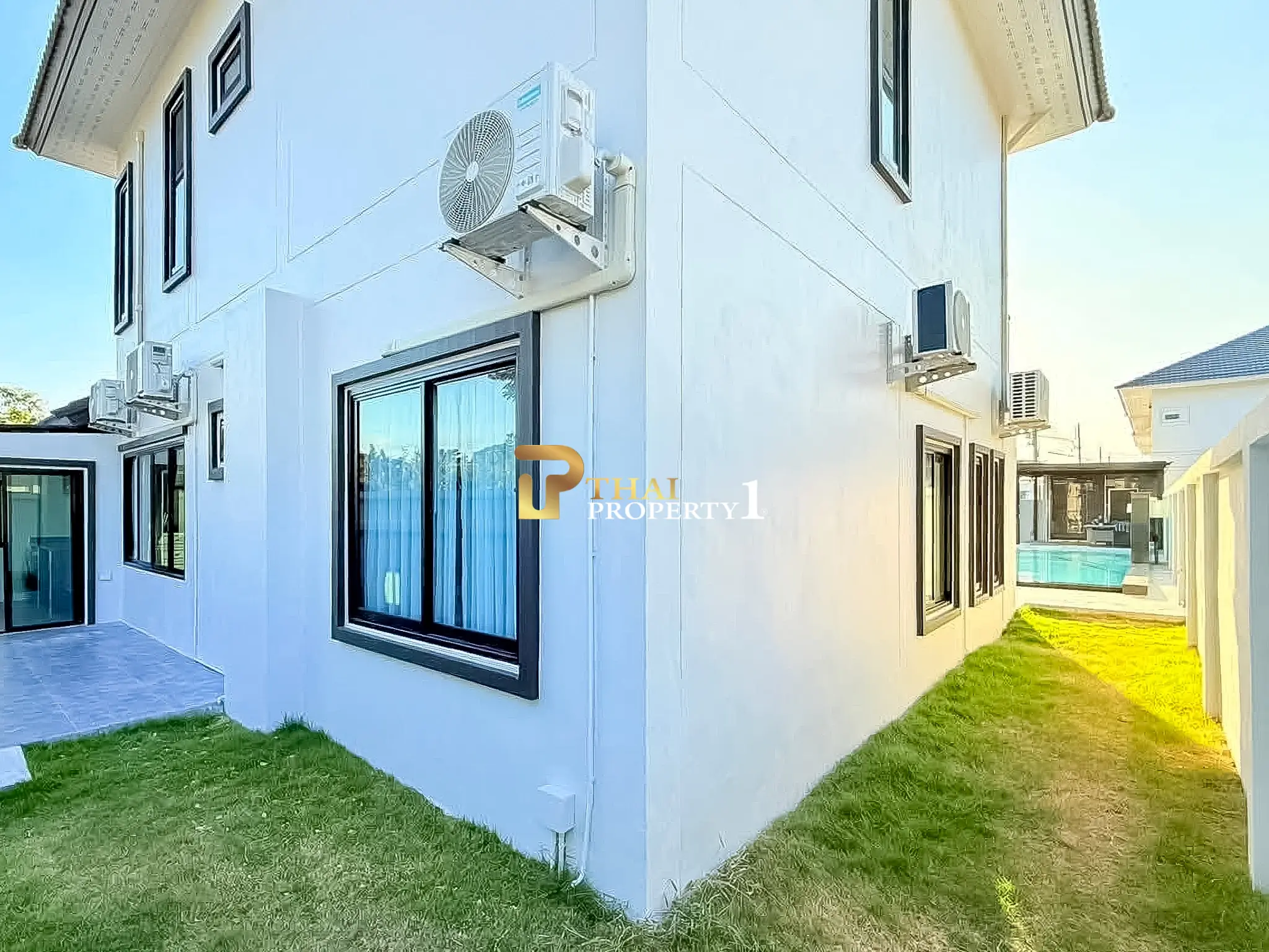 Modern Renovated 6 Bedroom Pool Villa for Sale near Mabprachan Lake Pattaya