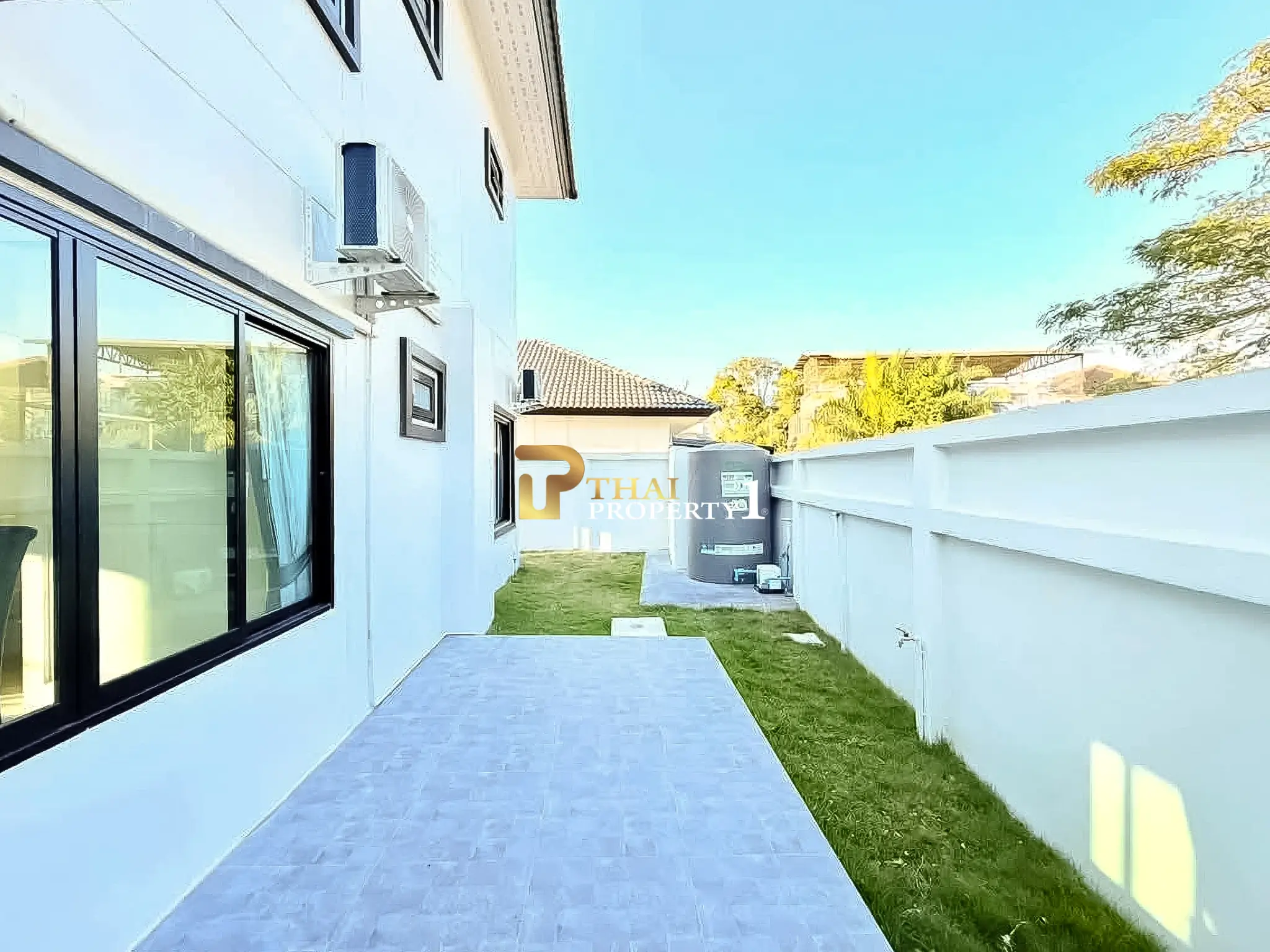 Modern Renovated 6 Bedroom Pool Villa for Sale near Mabprachan Lake Pattaya