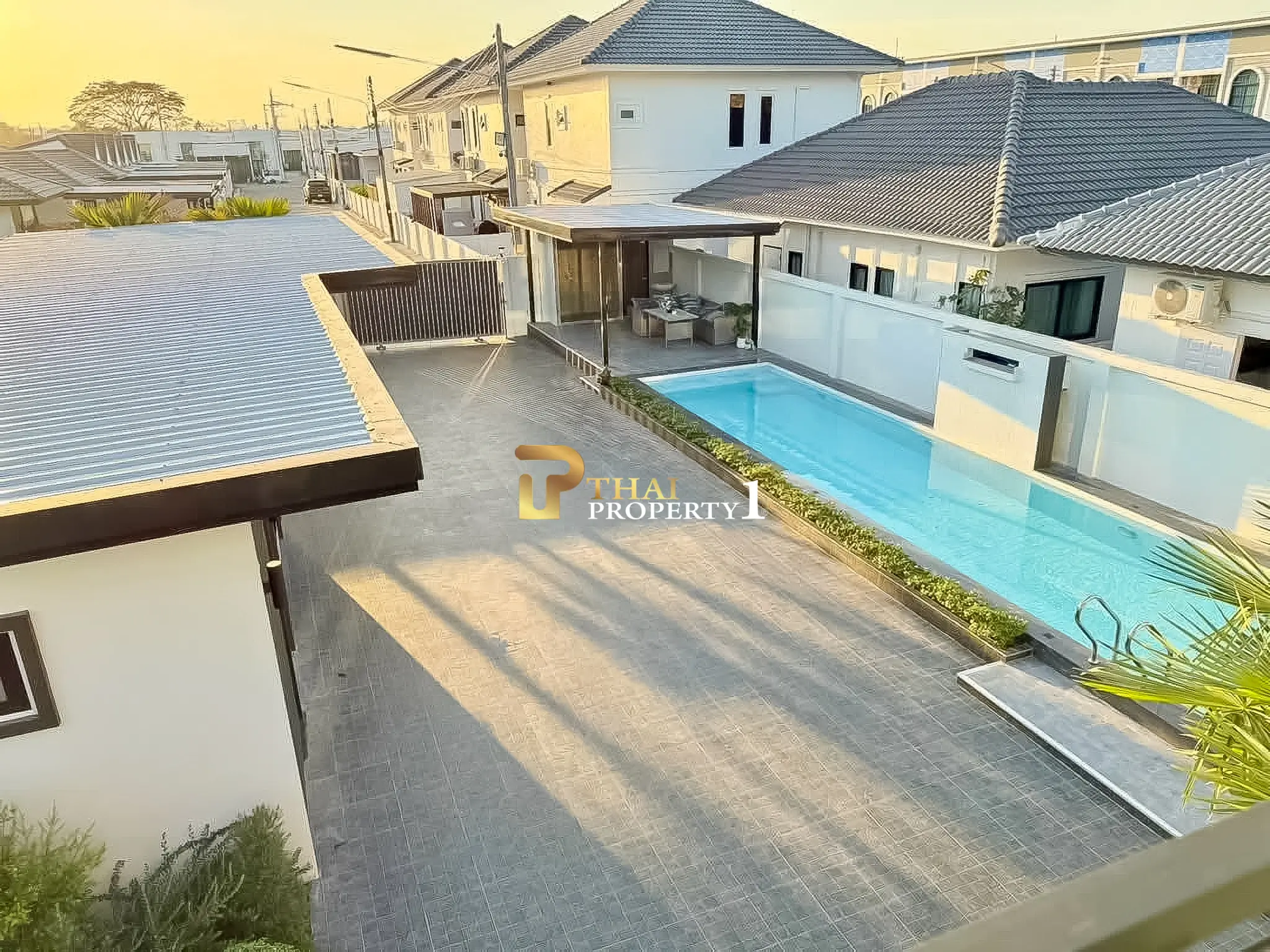 Modern Renovated 6 Bedroom Pool Villa for Sale near Mabprachan Lake Pattaya