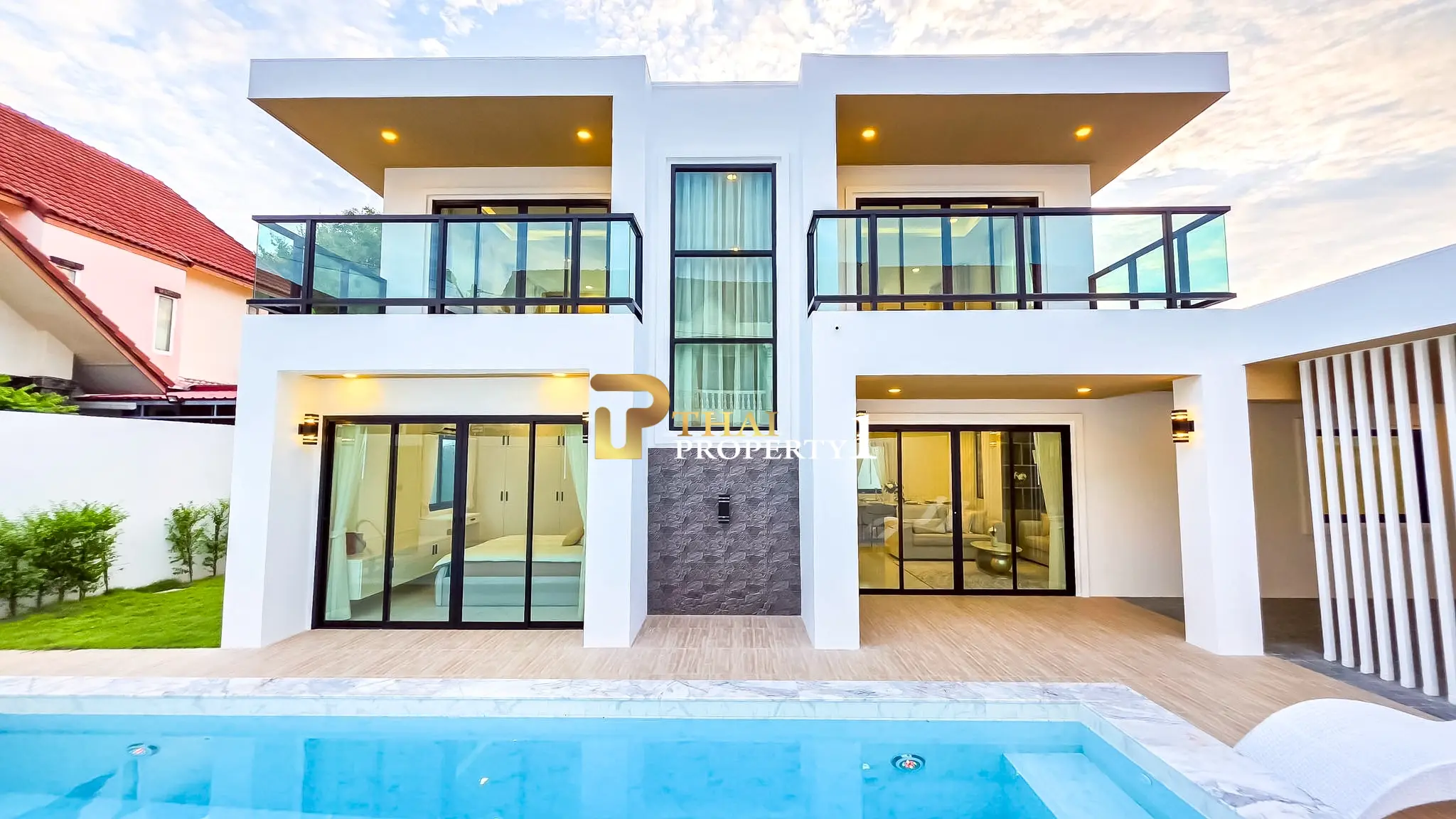 ขาย บ้านพร้อมสระว่ายน้ำ 5 ห้องนอน รีโนเวทใหม่ ใกล้ชายหาด พัทยาใต้ เทพประสิทธิ์