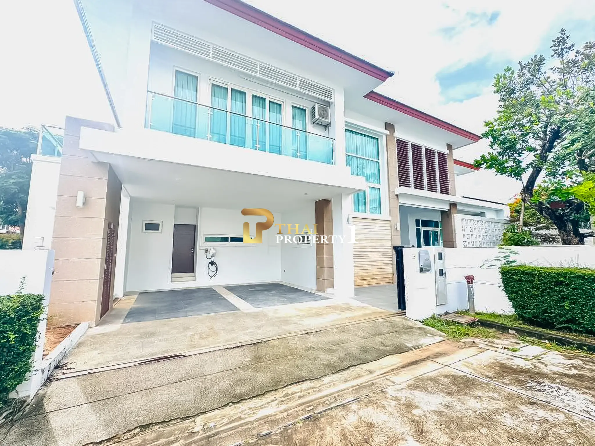 Nær stranden: 5-soveroms bassengvilla til salgs – Sea Breeze Villa Pattaya
