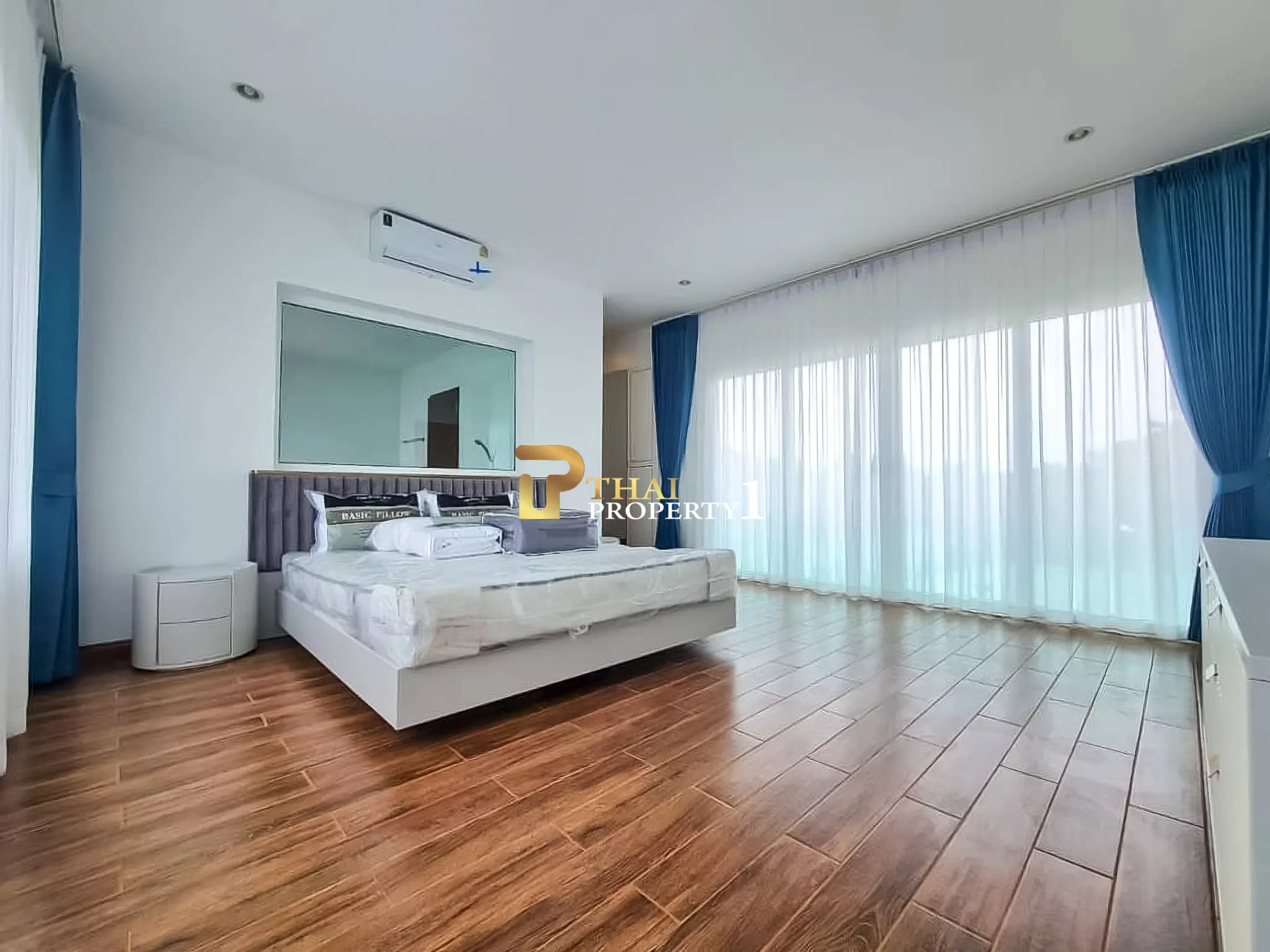Nær stranden: 5-soveroms bassengvilla til salgs – Sea Breeze Villa Pattaya