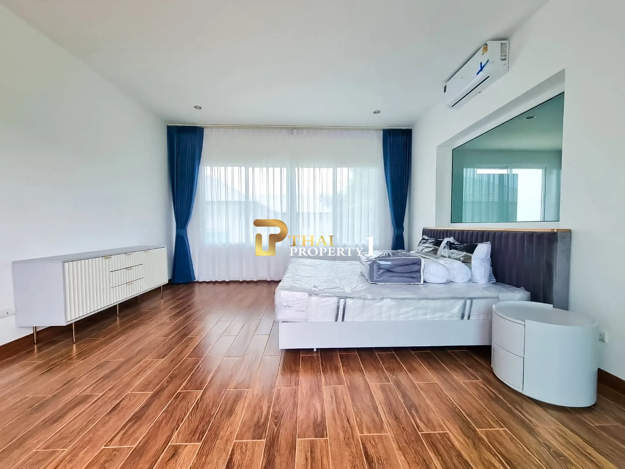 Nær stranden: 5-soveroms bassengvilla til salgs – Sea Breeze Villa Pattaya