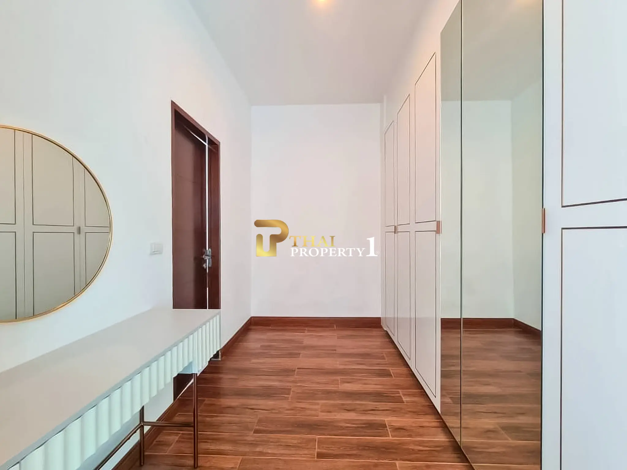 Nær stranden: 5-soveroms bassengvilla til salgs – Sea Breeze Villa Pattaya