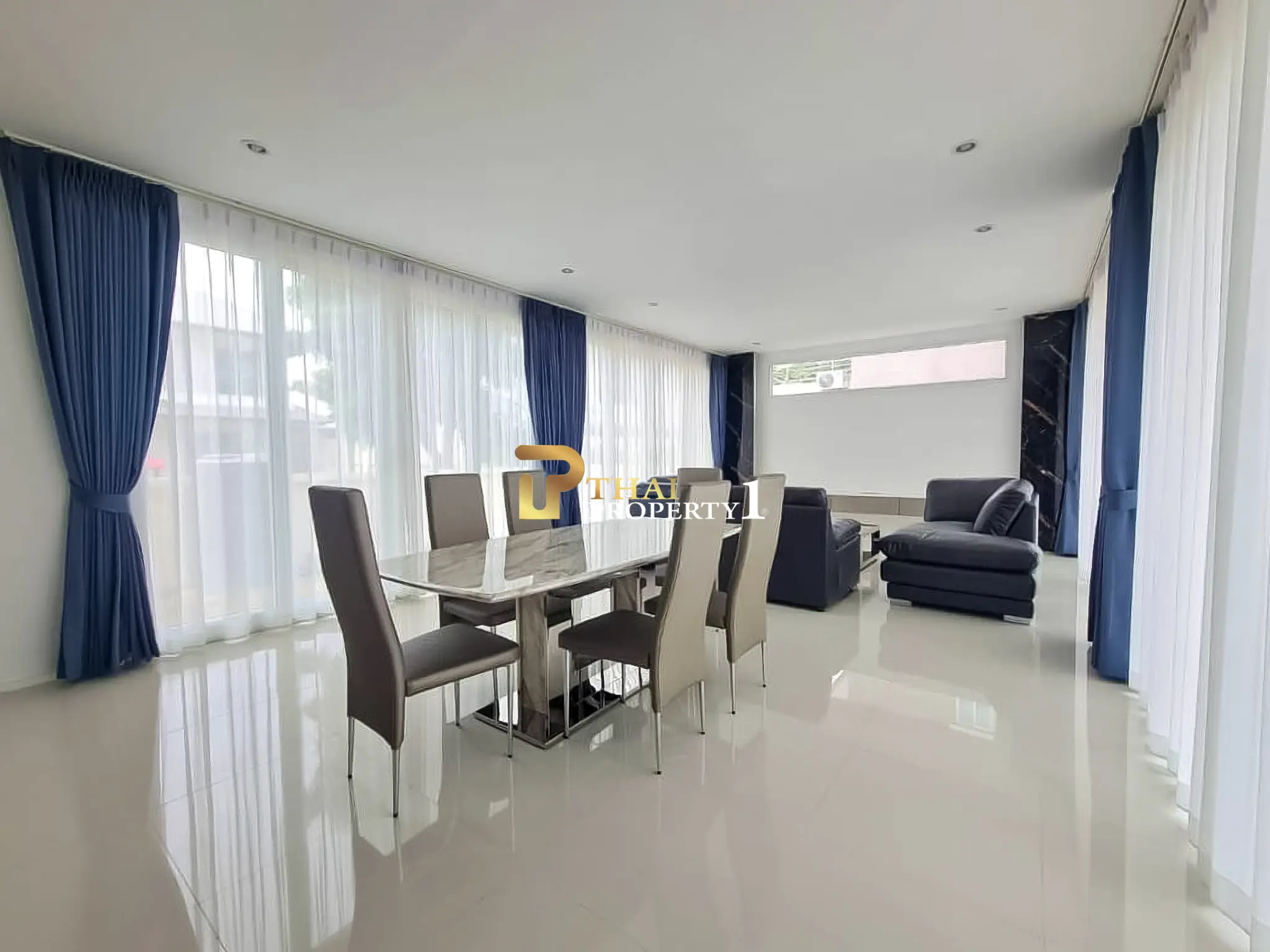 Nær stranden: 5-soveroms bassengvilla til salgs – Sea Breeze Villa Pattaya
