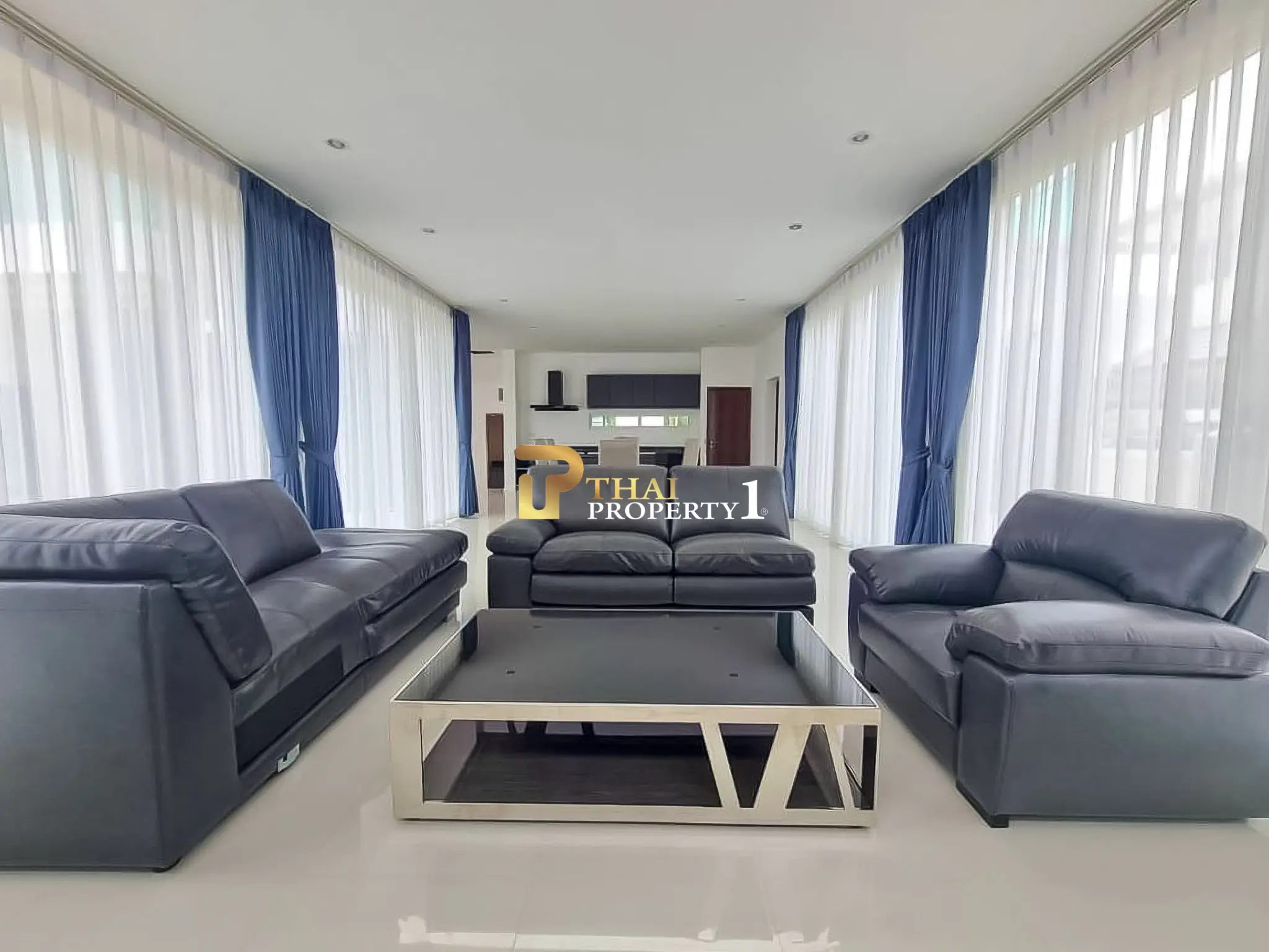 Nær stranden: 5-soveroms bassengvilla til salgs – Sea Breeze Villa Pattaya