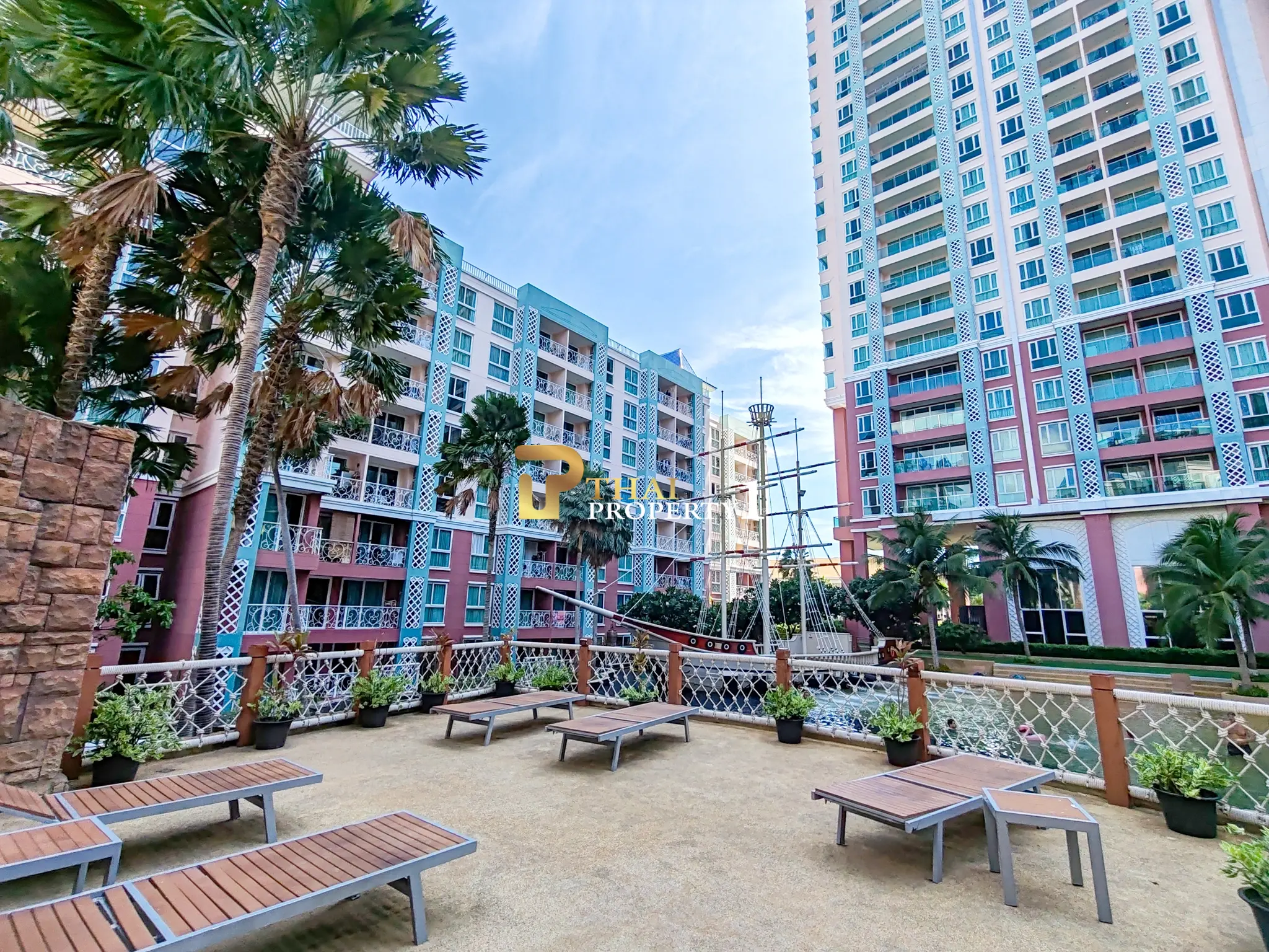 Leilighet med Bassengutsikt til Salgs i Jomtien – Grande Caribbean Condo Resort Pattaya