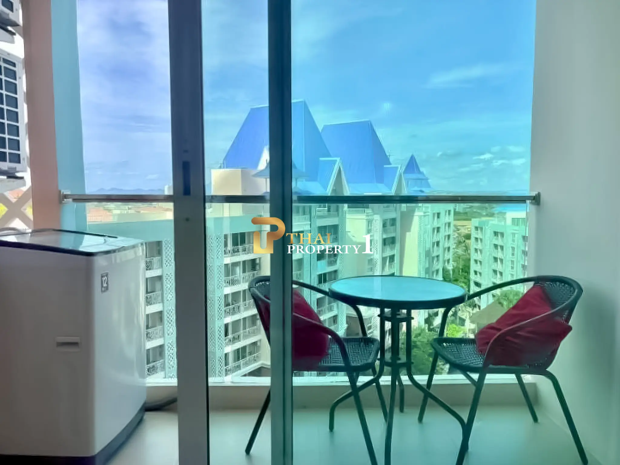 Leilighet med Bassengutsikt til Salgs i Jomtien – Grande Caribbean Condo Resort Pattaya