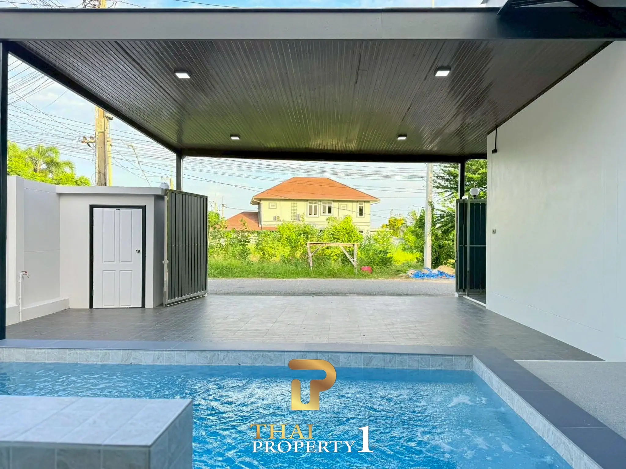  TIL SALGS: Enebolig med Privat Basseng – Mabprachan, Wat Thuan Thong, Øst-Pattaya