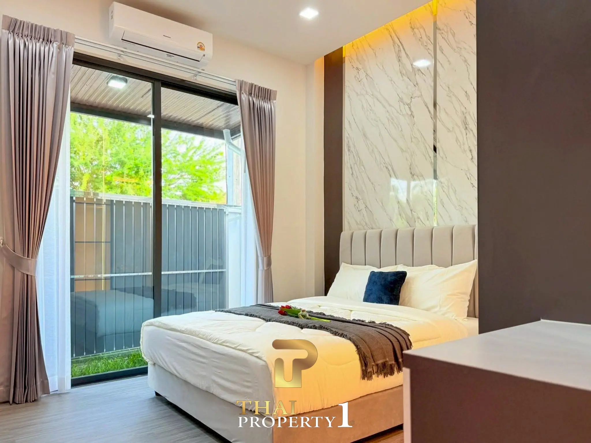  TIL SALGS: Enebolig med Privat Basseng – Mabprachan, Wat Thuan Thong, Øst-Pattaya