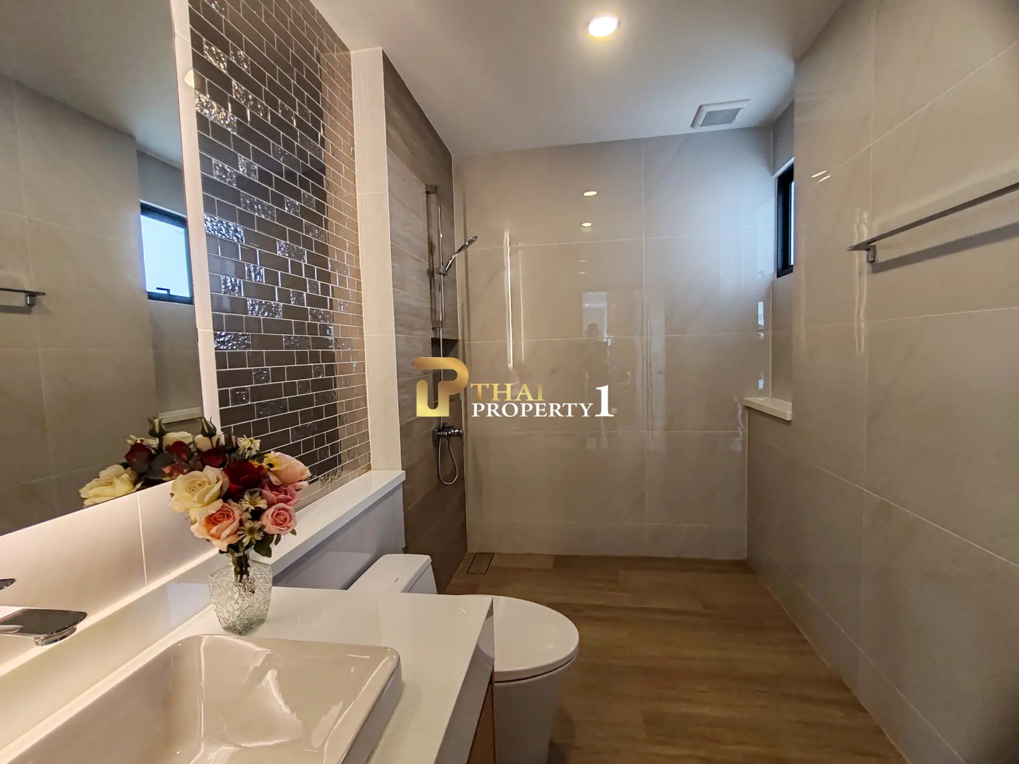 Freestanding Hilltop Luxury Pool Villa For Sale Near Mabprachan Lake 