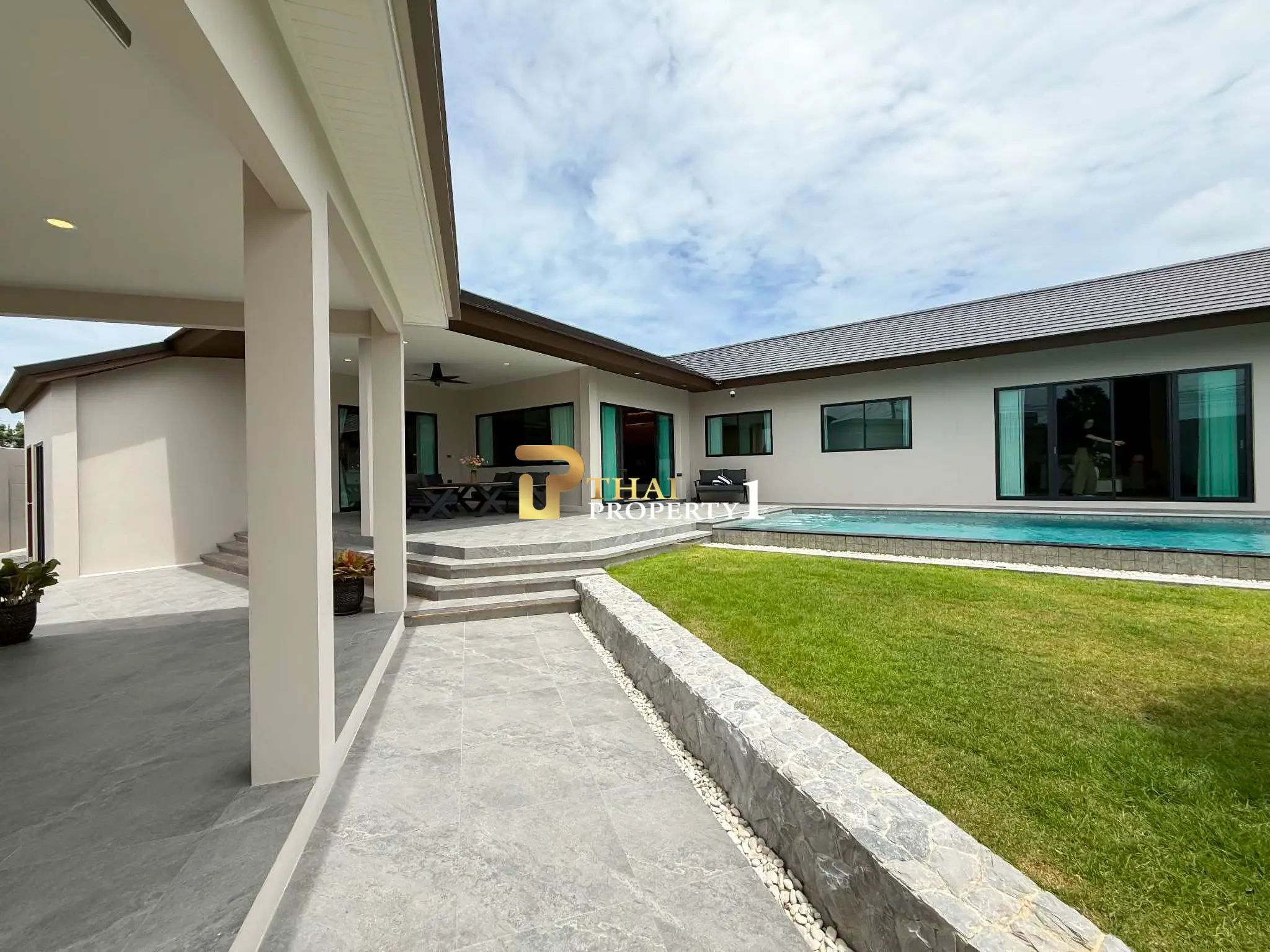 Freestanding Hilltop Luxury Pool Villa For Sale Near Mabprachan Lake 
